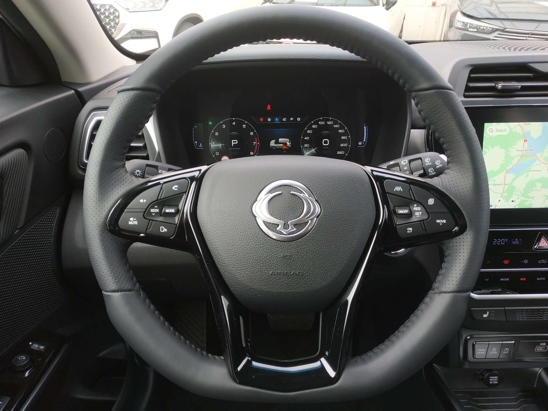 KGM-SsangYong Tivoli 1.5 T GDI Platinum 4WD Automat Bicolor-image-16
