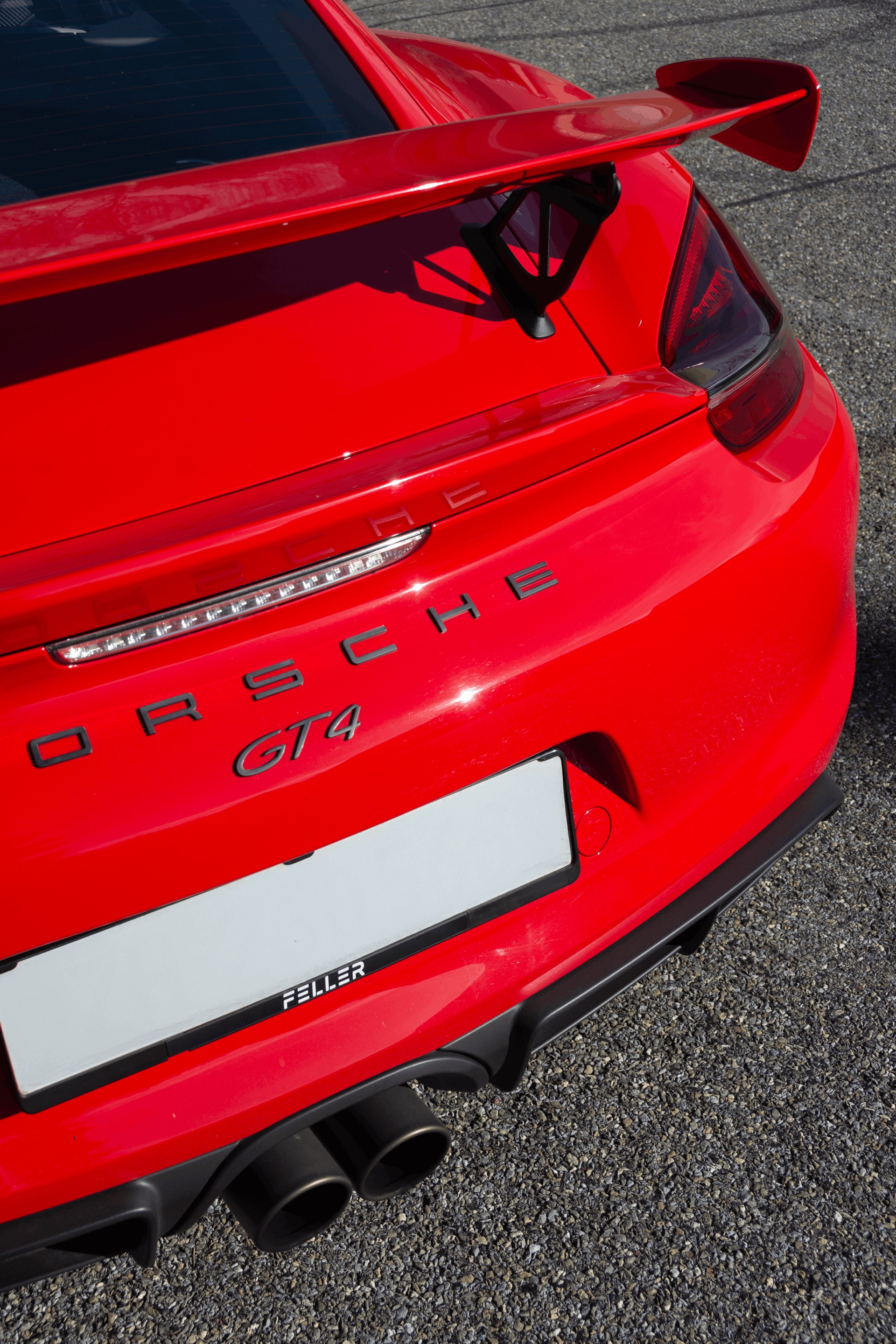 PORSCHE Cayman GT4-image-3