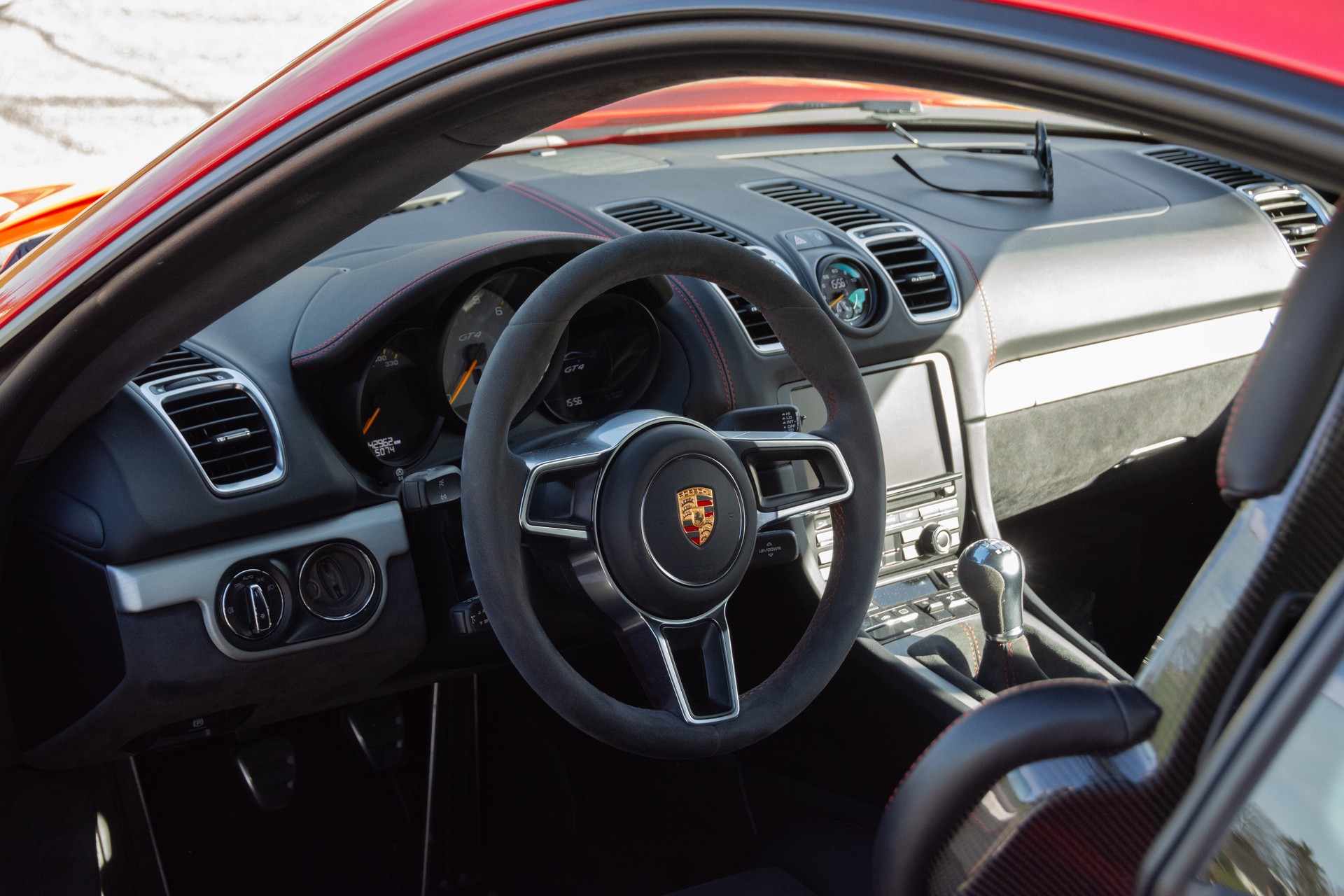 PORSCHE Cayman GT4-image-1
