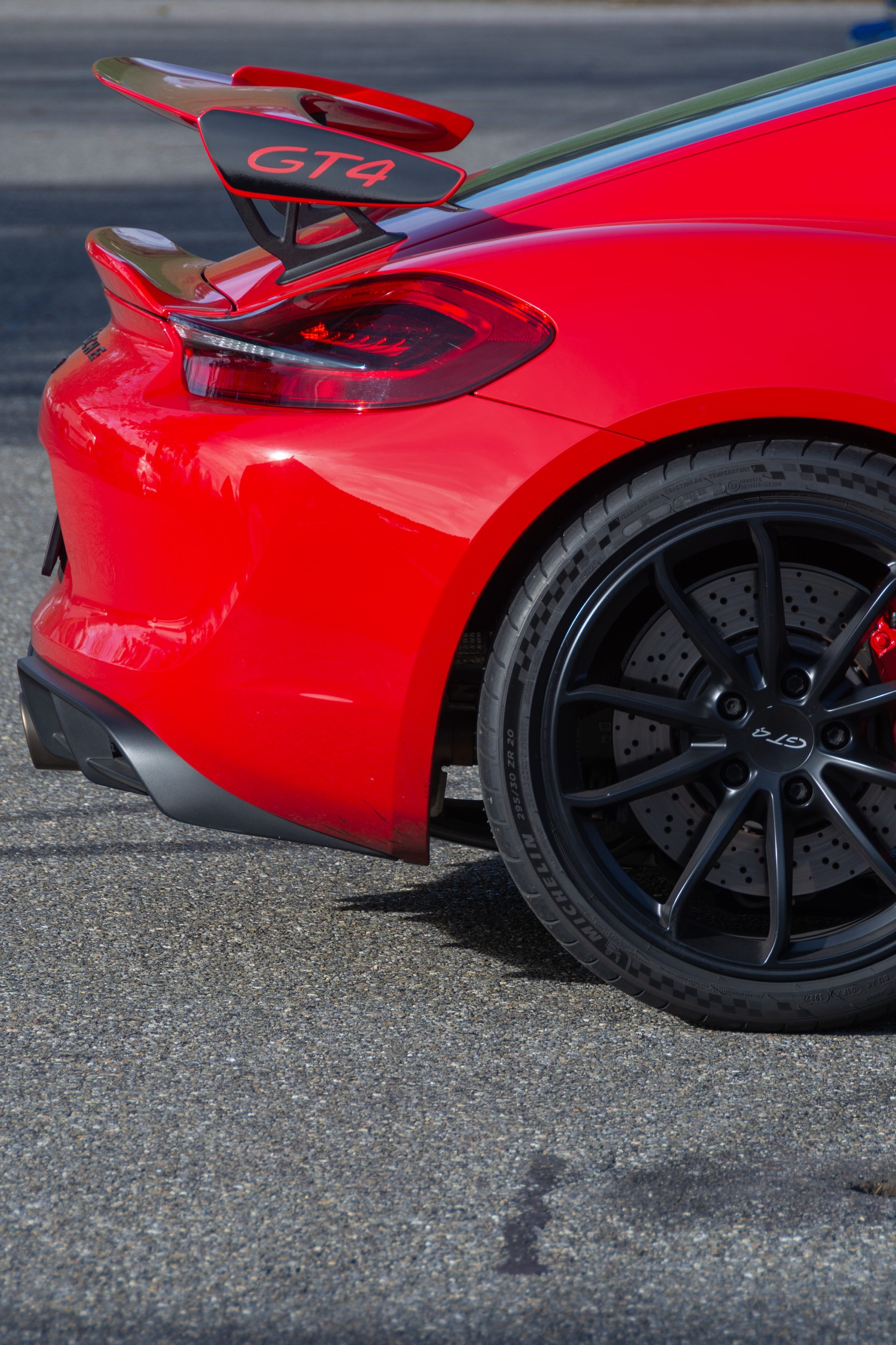 PORSCHE Cayman GT4-image-5