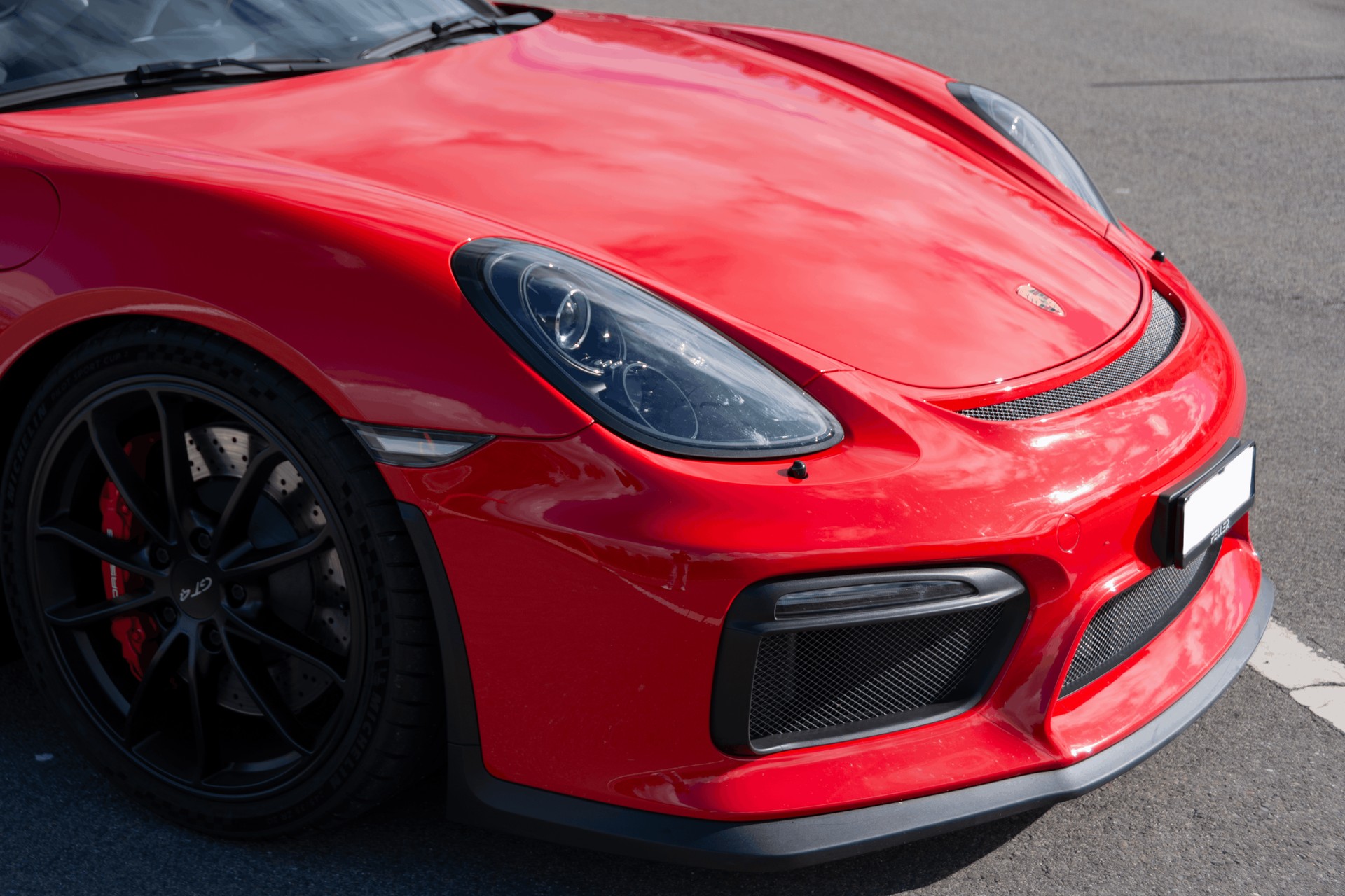 PORSCHE Cayman GT4-image-0