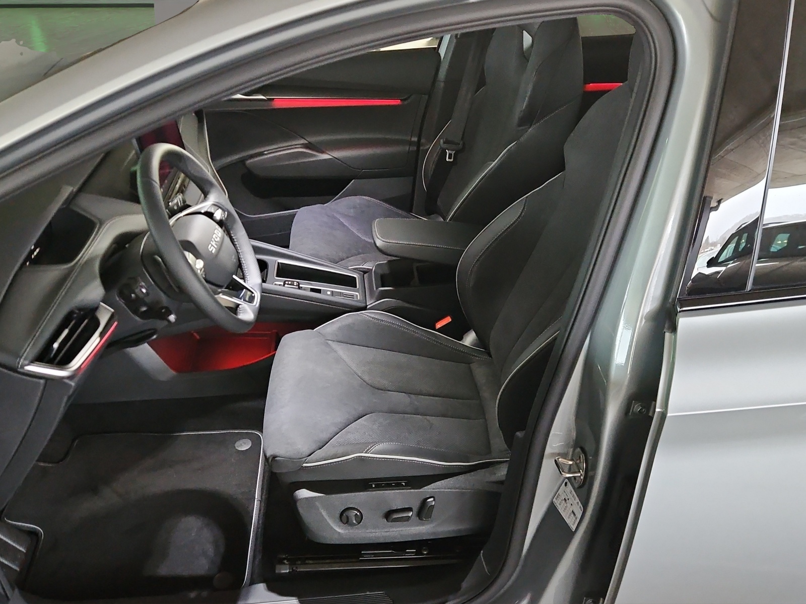 SKODA Elroq 85 Sportline-image-8