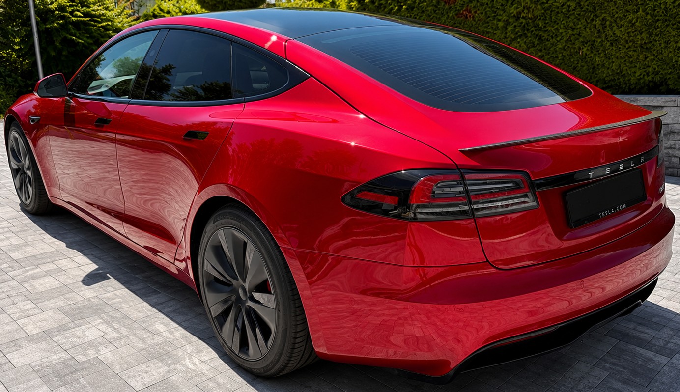 TESLA Model S 100 kWh Plaid Ultra Red-image-2