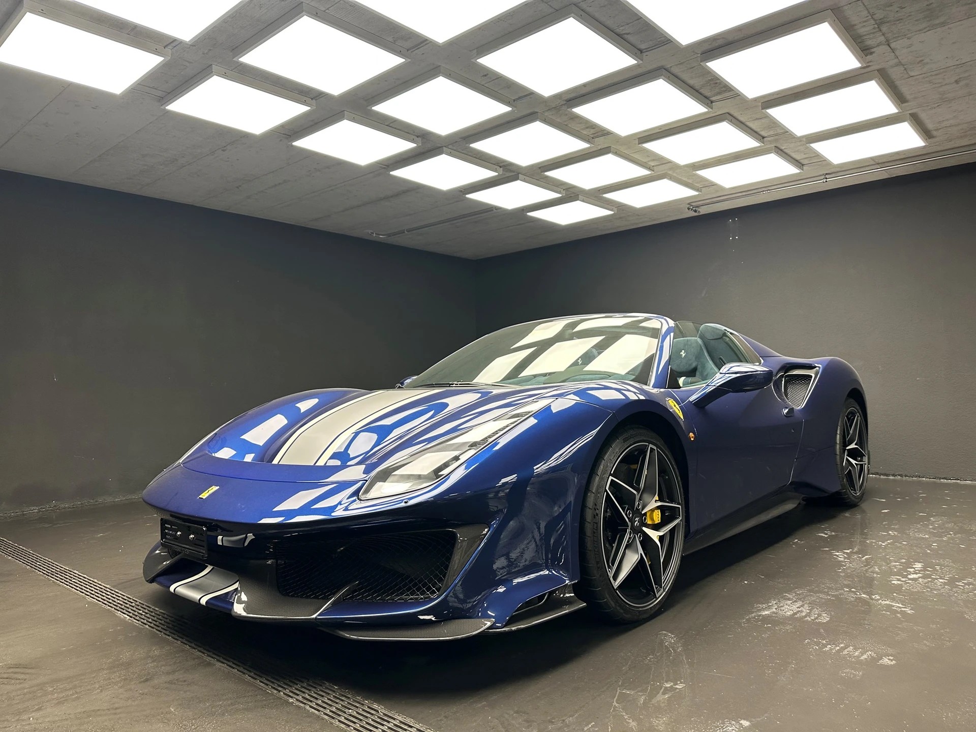 FERRARI 488 Pista Spider 3.9 V8-image-0