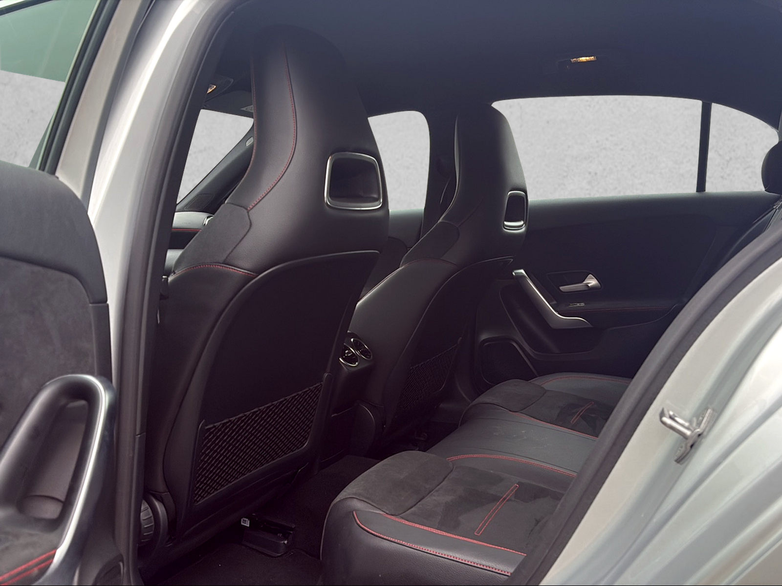 MERCEDES-BENZ A 200 AMG Line 7G-DCT-image-6