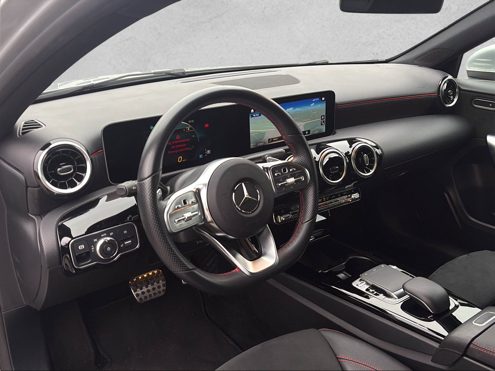 MERCEDES-BENZ A 200 AMG Line 7G-DCT-image-5