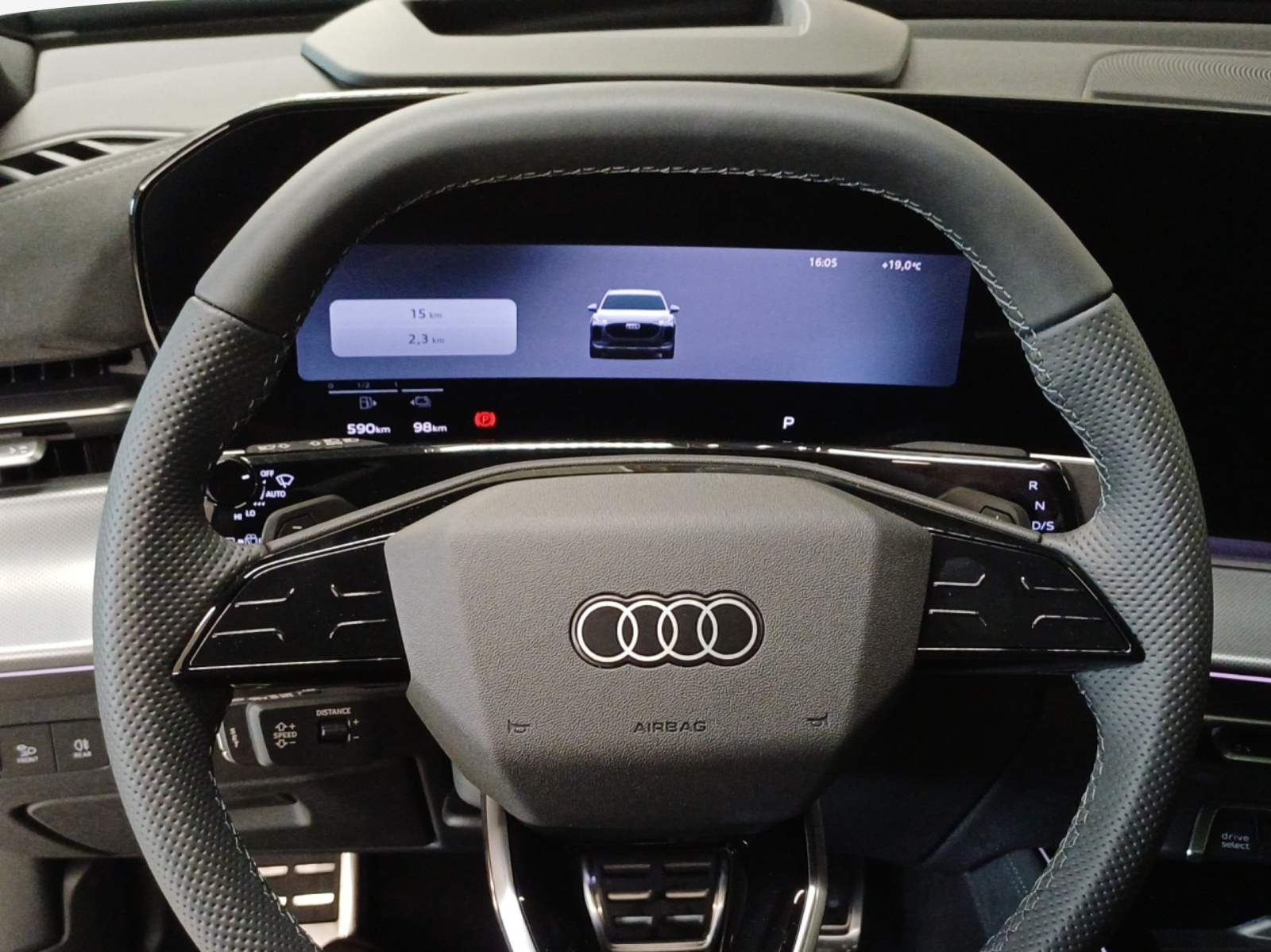 AUDI Q3 SUV e-hybrid 200 kW S tronig-image-9