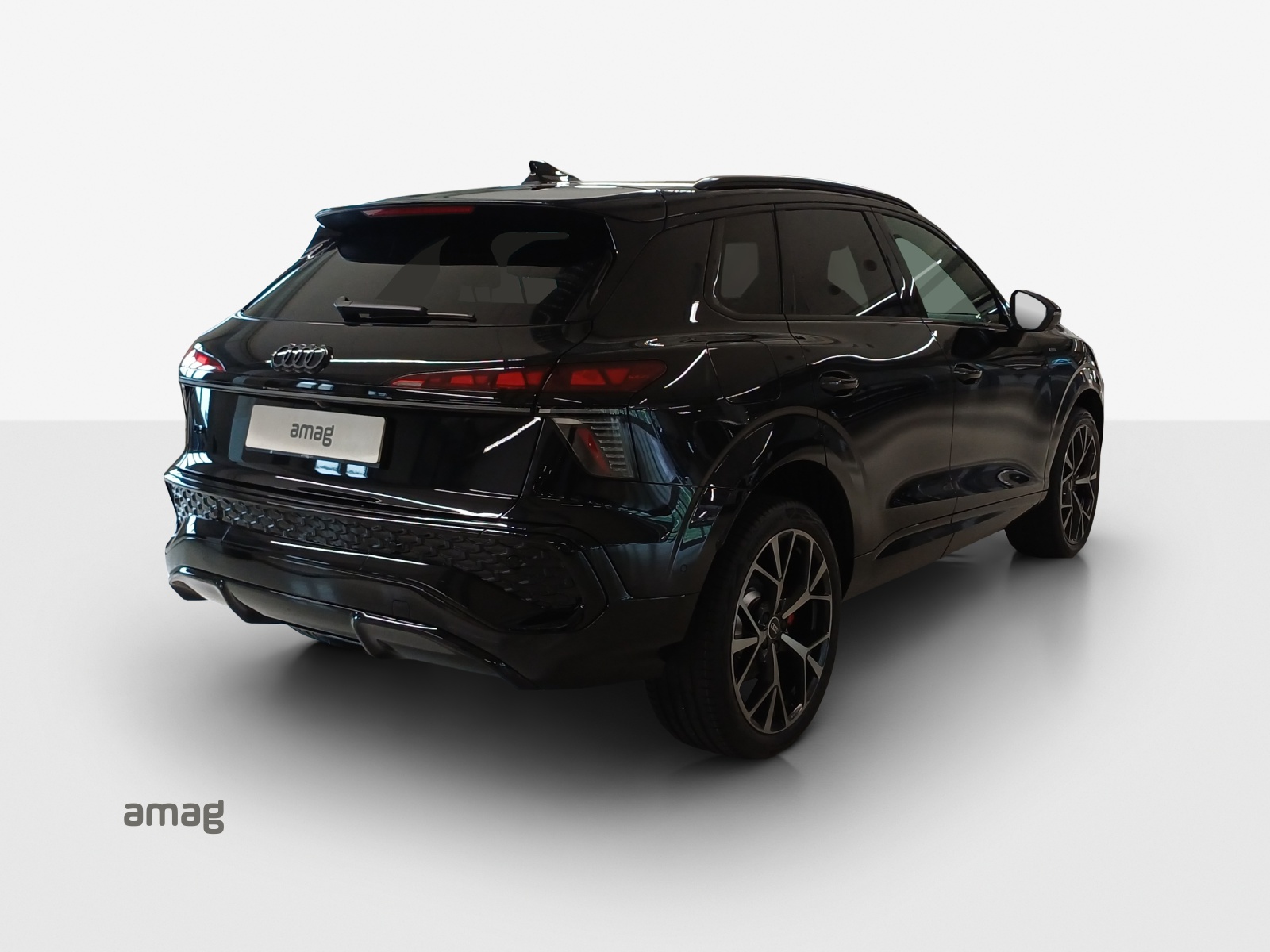 AUDI Q3 SUV e-hybrid 200 kW S tronig-image-4