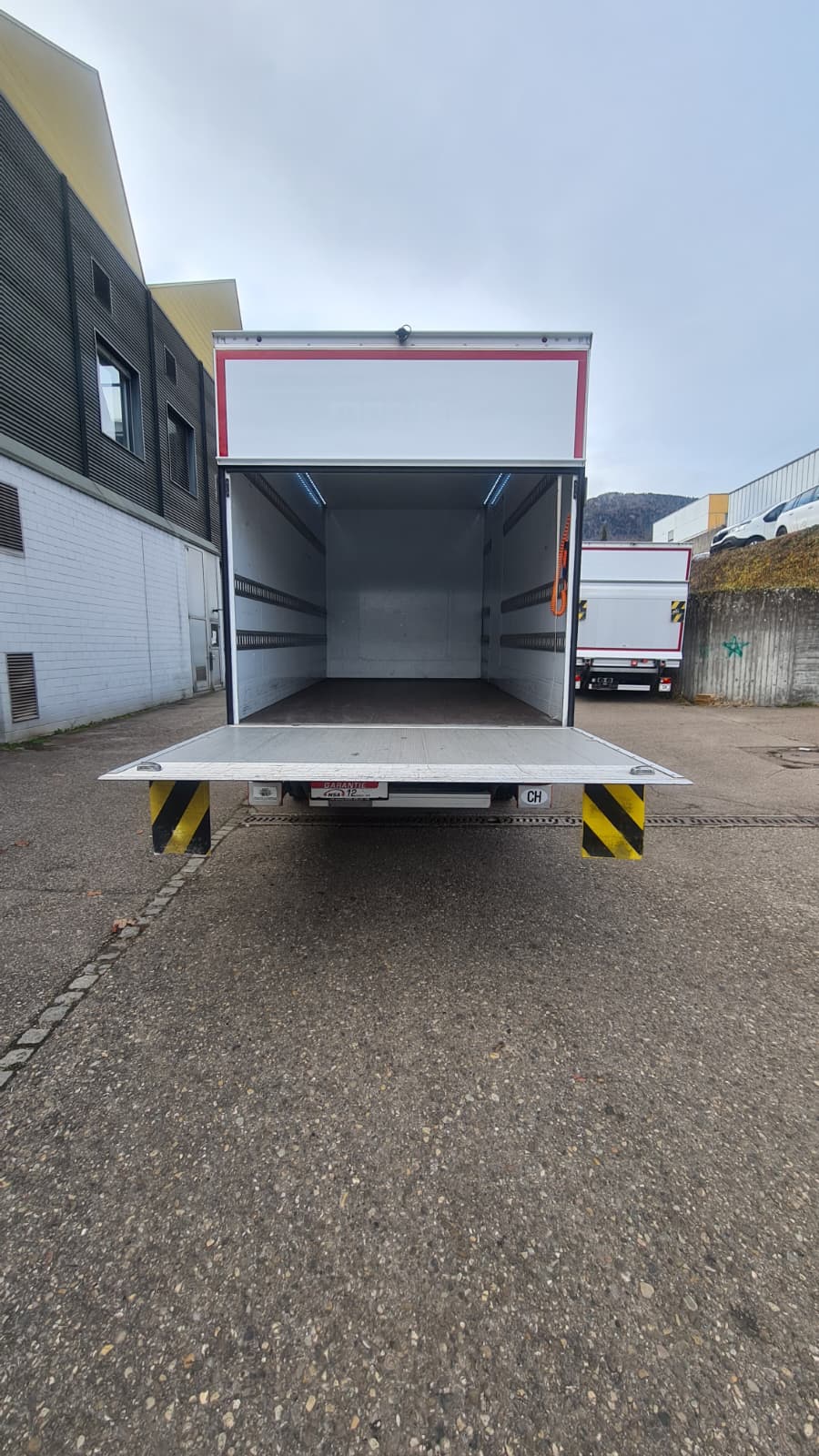 VW Crafter 35 2.0 TDI Hebebuhne Champion L4 ** 3-Plätzer ** RF-Kamera ** Klimaanlage ** Mit Hebebühne ** Ab MFK & Service **-image-7