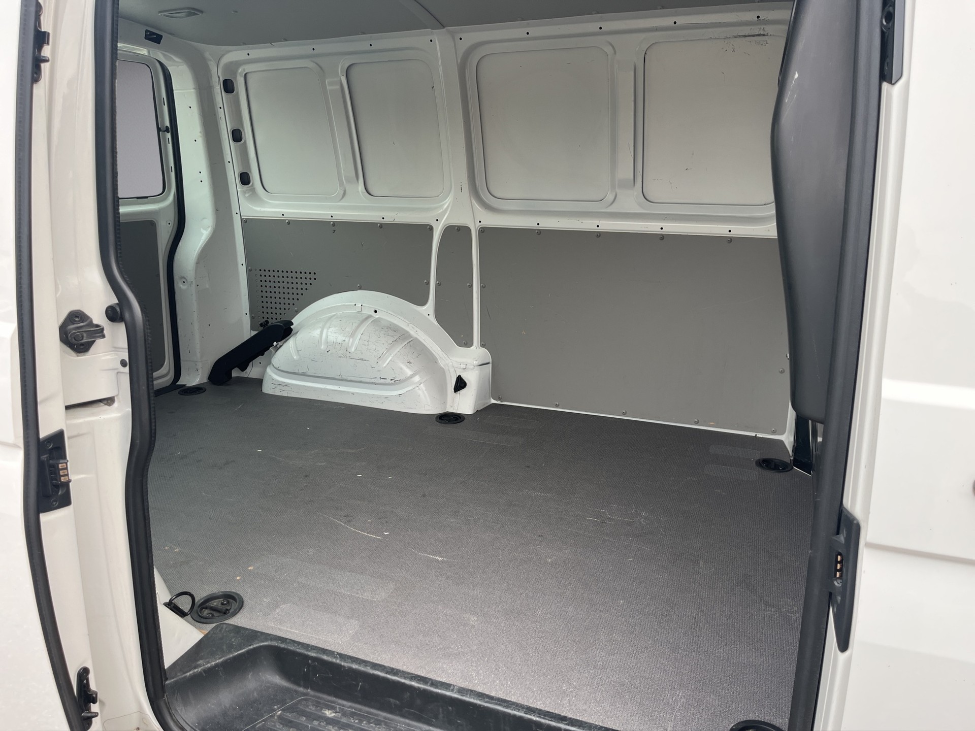 VW T6 2.0 TDI Entry-image-11
