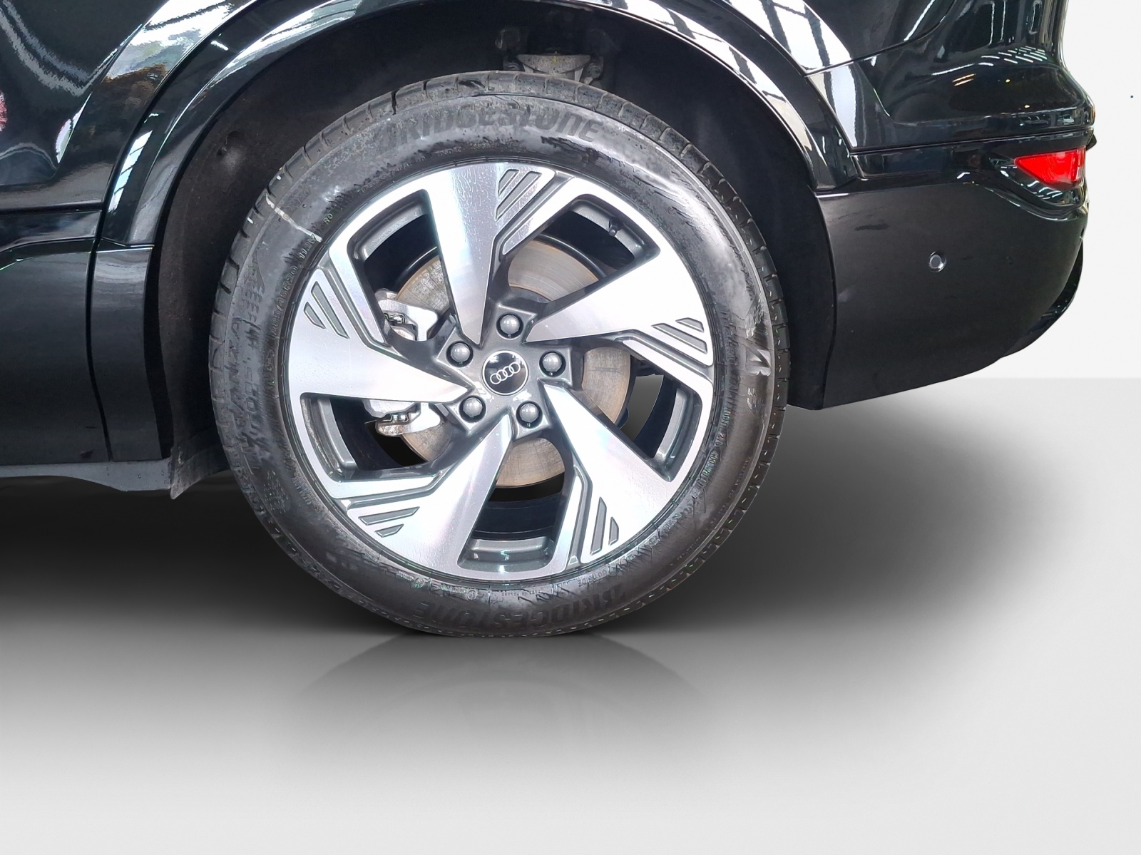 AUDI Q6 e-tron quattro-image-14