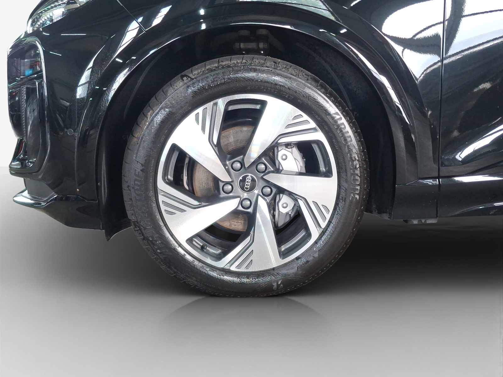AUDI Q6 e-tron quattro-image-15