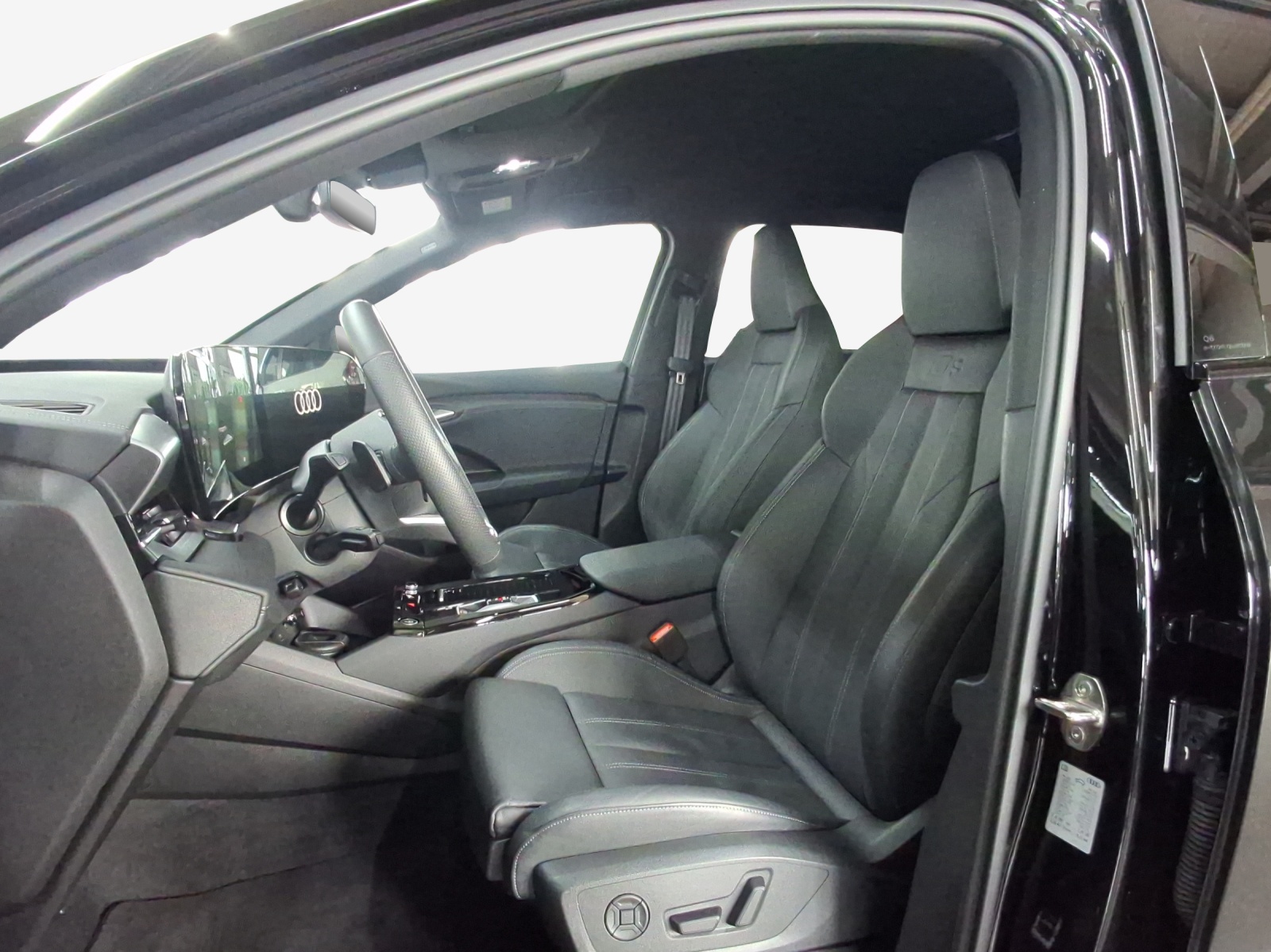 AUDI Q6 e-tron quattro-image-8