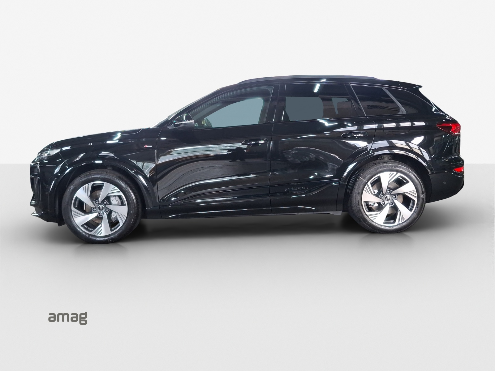 AUDI Q6 e-tron quattro-image-1