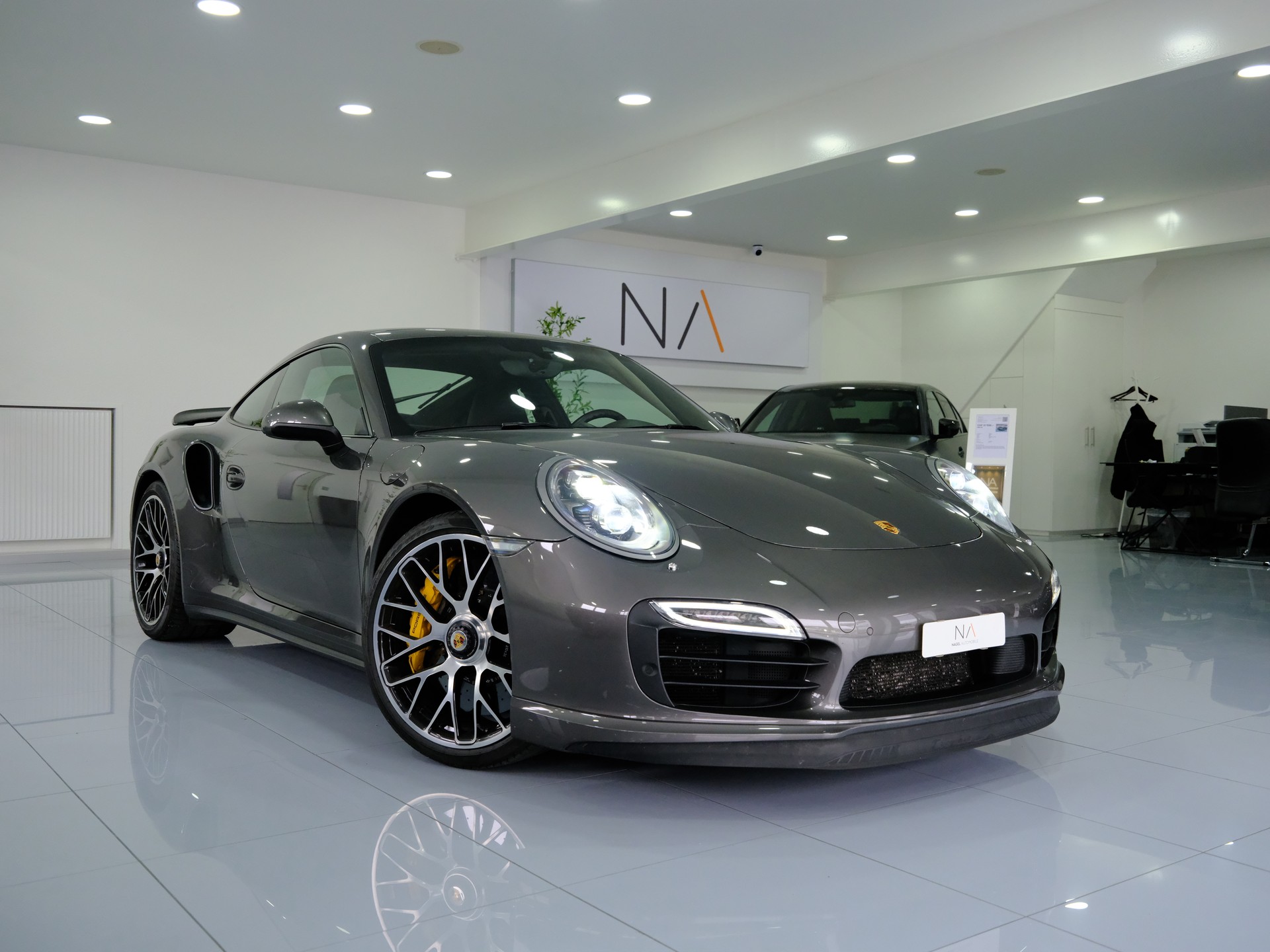PORSCHE 911 Turbo S PDK
