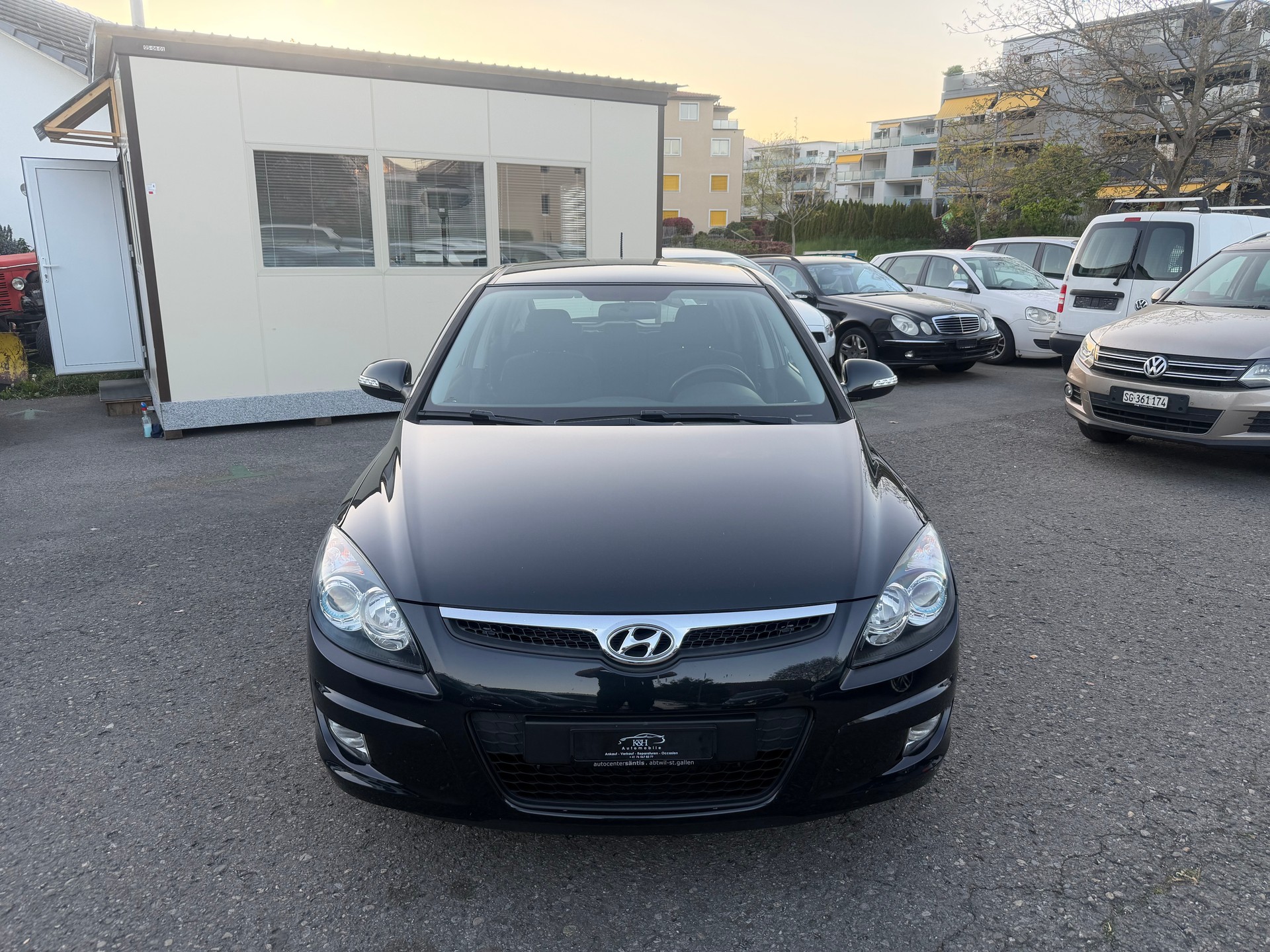 HYUNDAI i30 1.6 Swiss Plus Edition-image-0