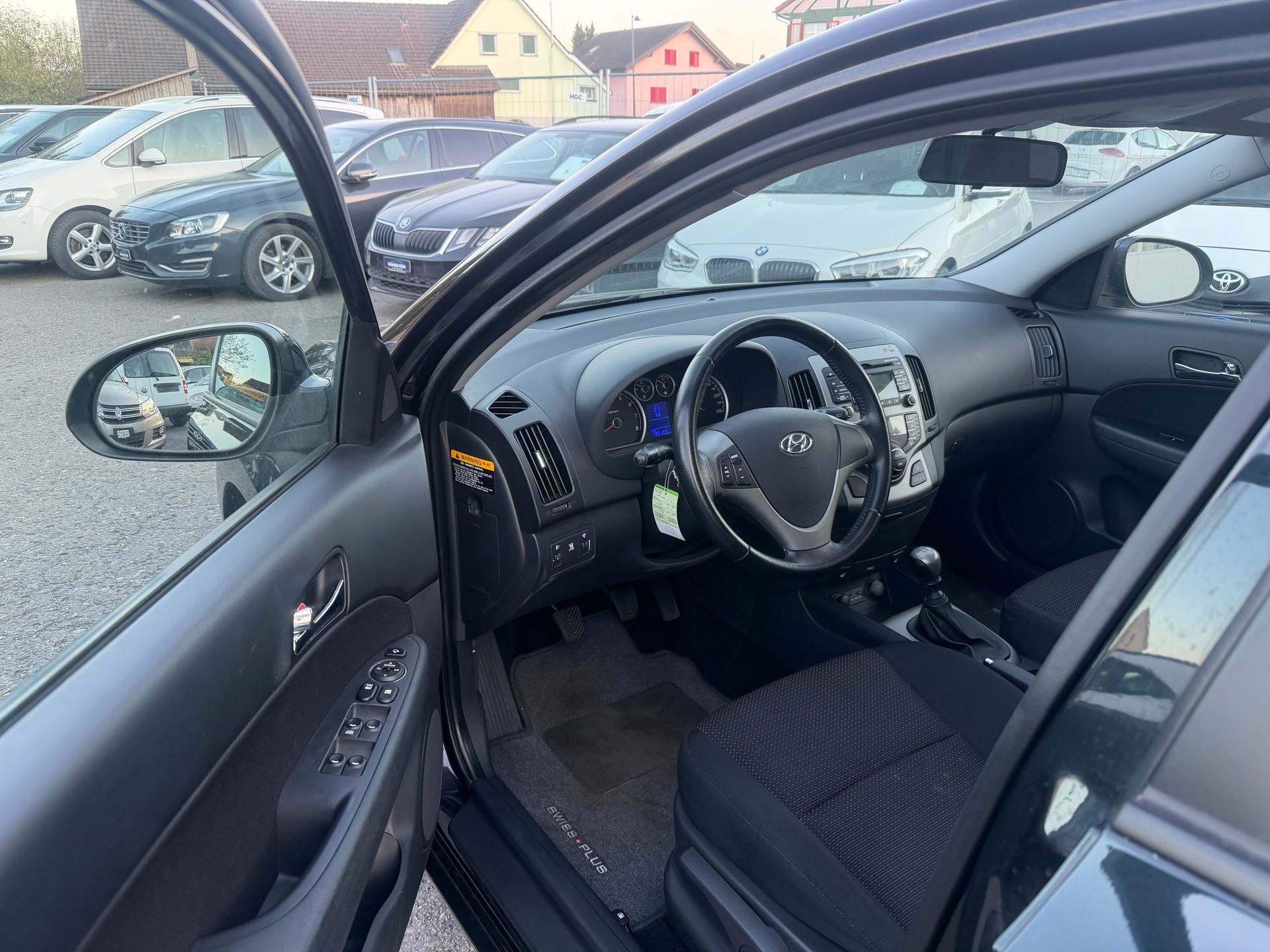 HYUNDAI i30 1.6 Swiss Plus Edition-image-9