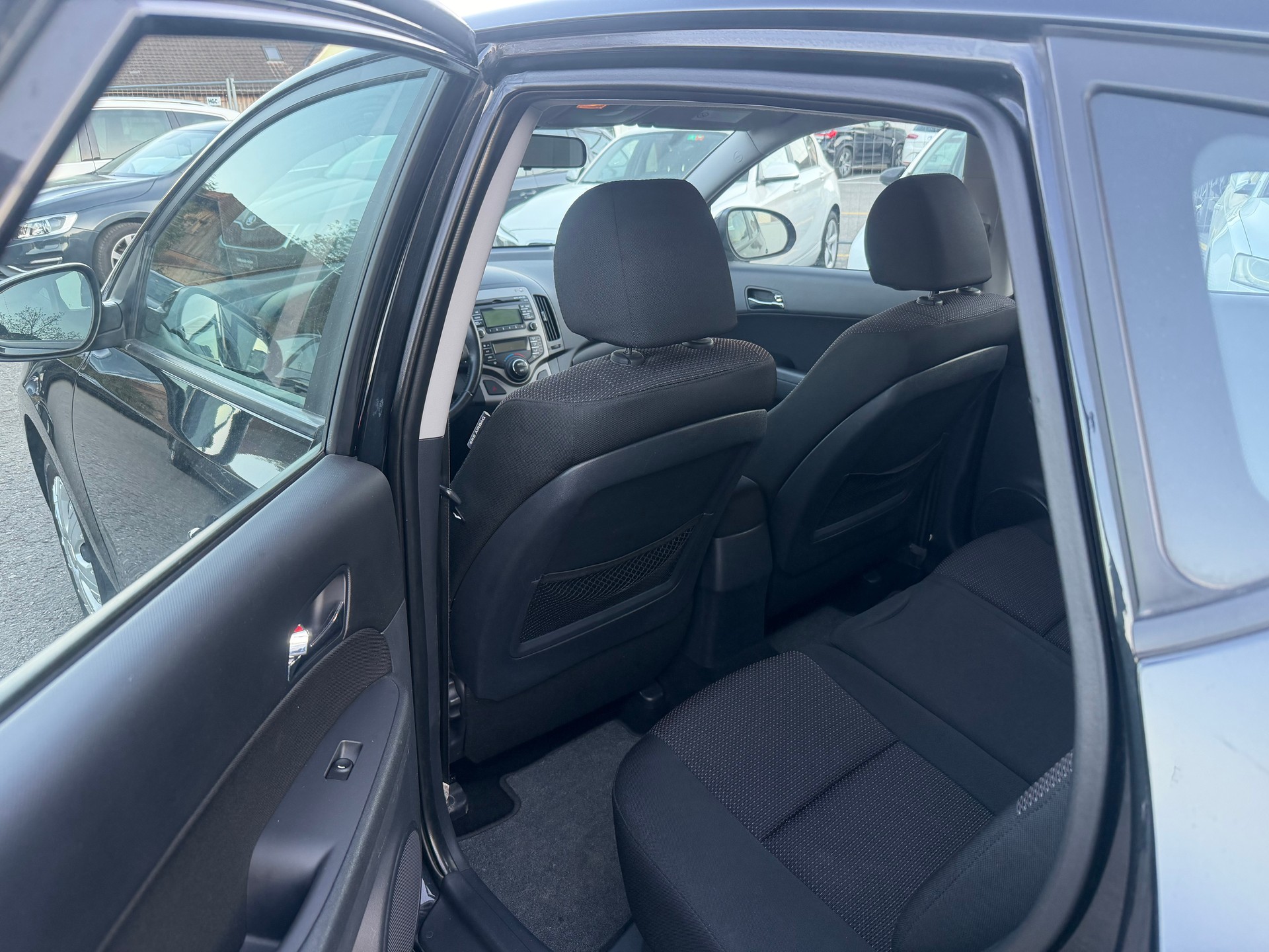 HYUNDAI i30 1.6 Swiss Plus Edition-image-10