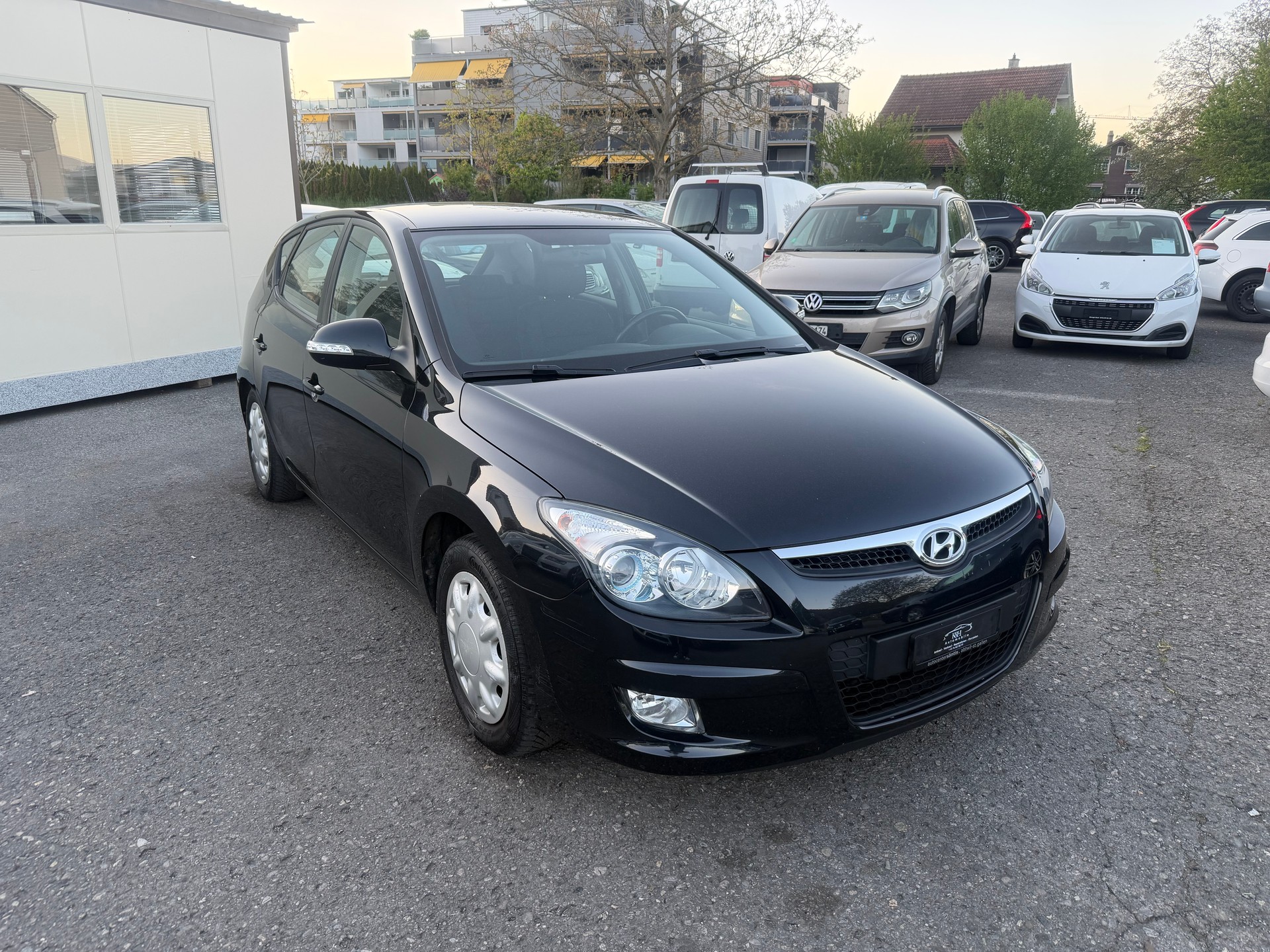 HYUNDAI i30 1.6 Swiss Plus Edition-image-1