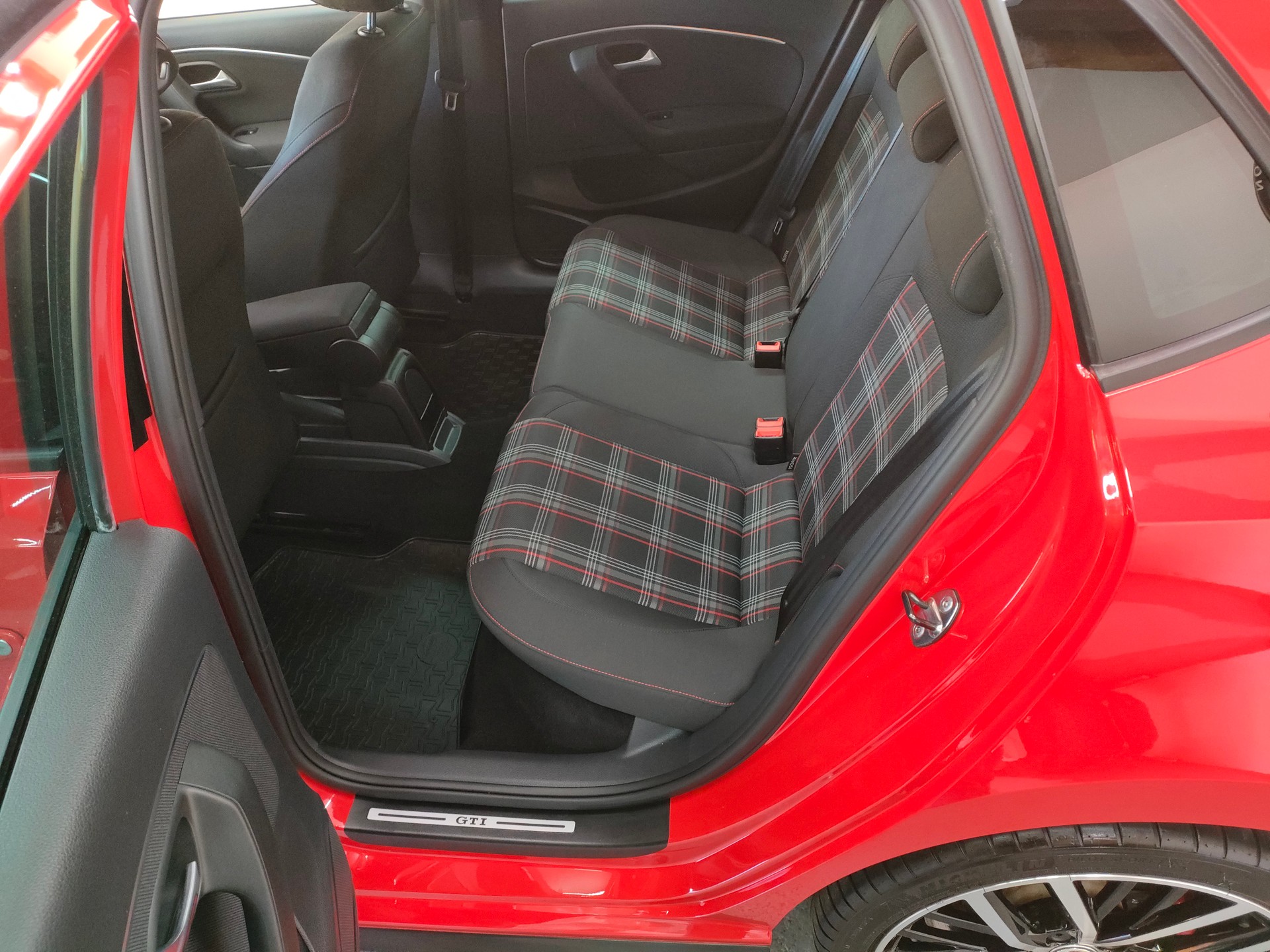 VW Polo 1.8 TSI GTI DSG-image-12