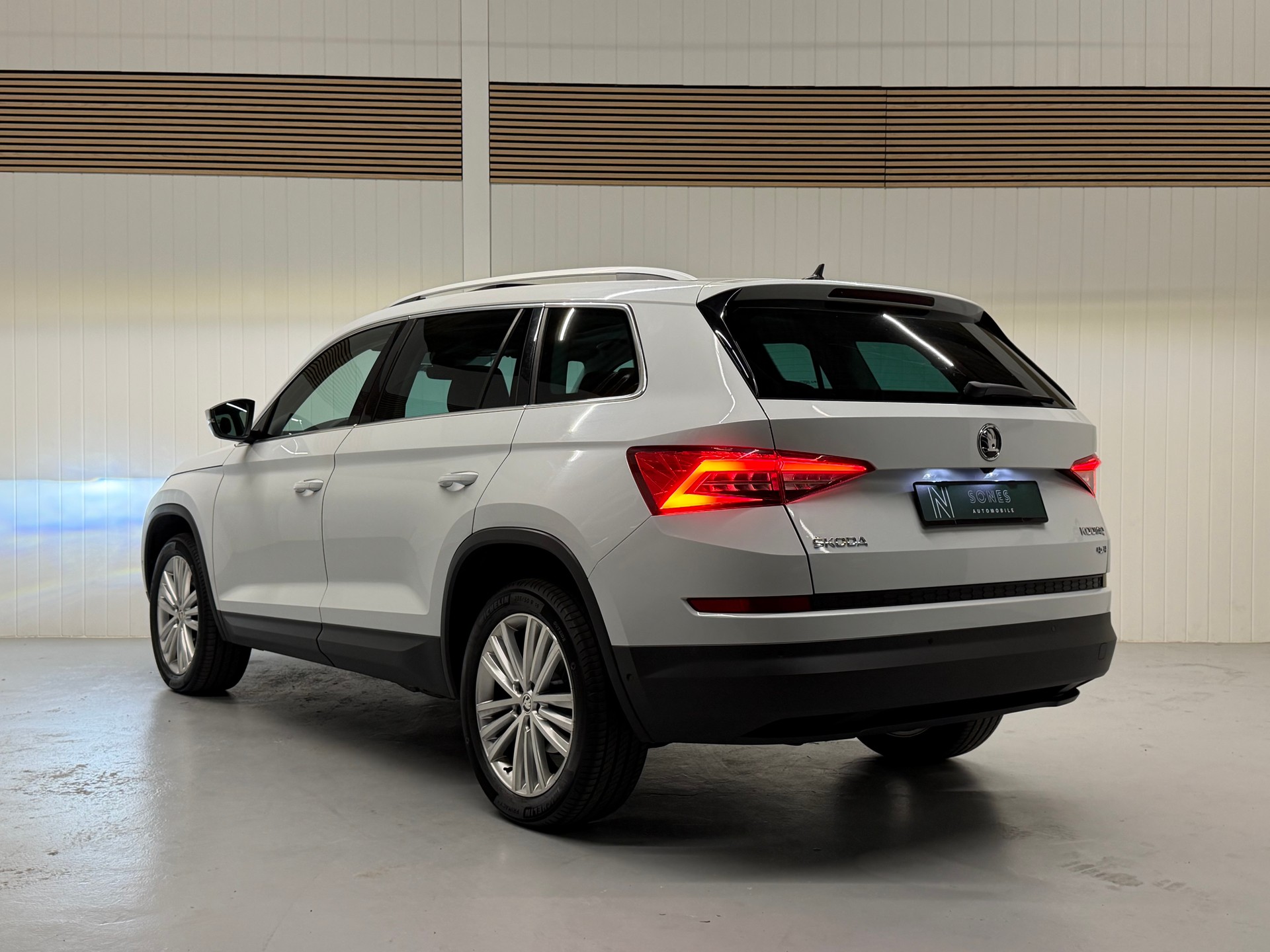 SKODA Kodiaq 2.0 TDI CR Ambition 4x4 DSG 7 Plätzer frisch ab MFK & Service-showroom-element-2