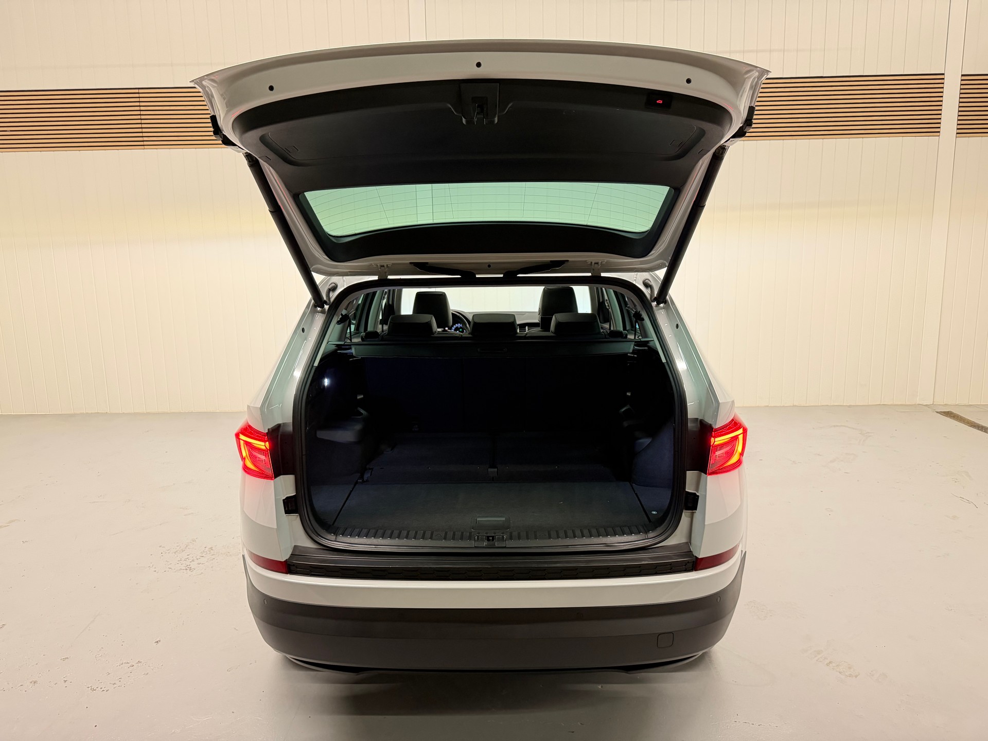 SKODA Kodiaq 2.0 TDI CR Ambition 4x4 DSG 7 Plätzer frisch ab MFK & Service-image-7