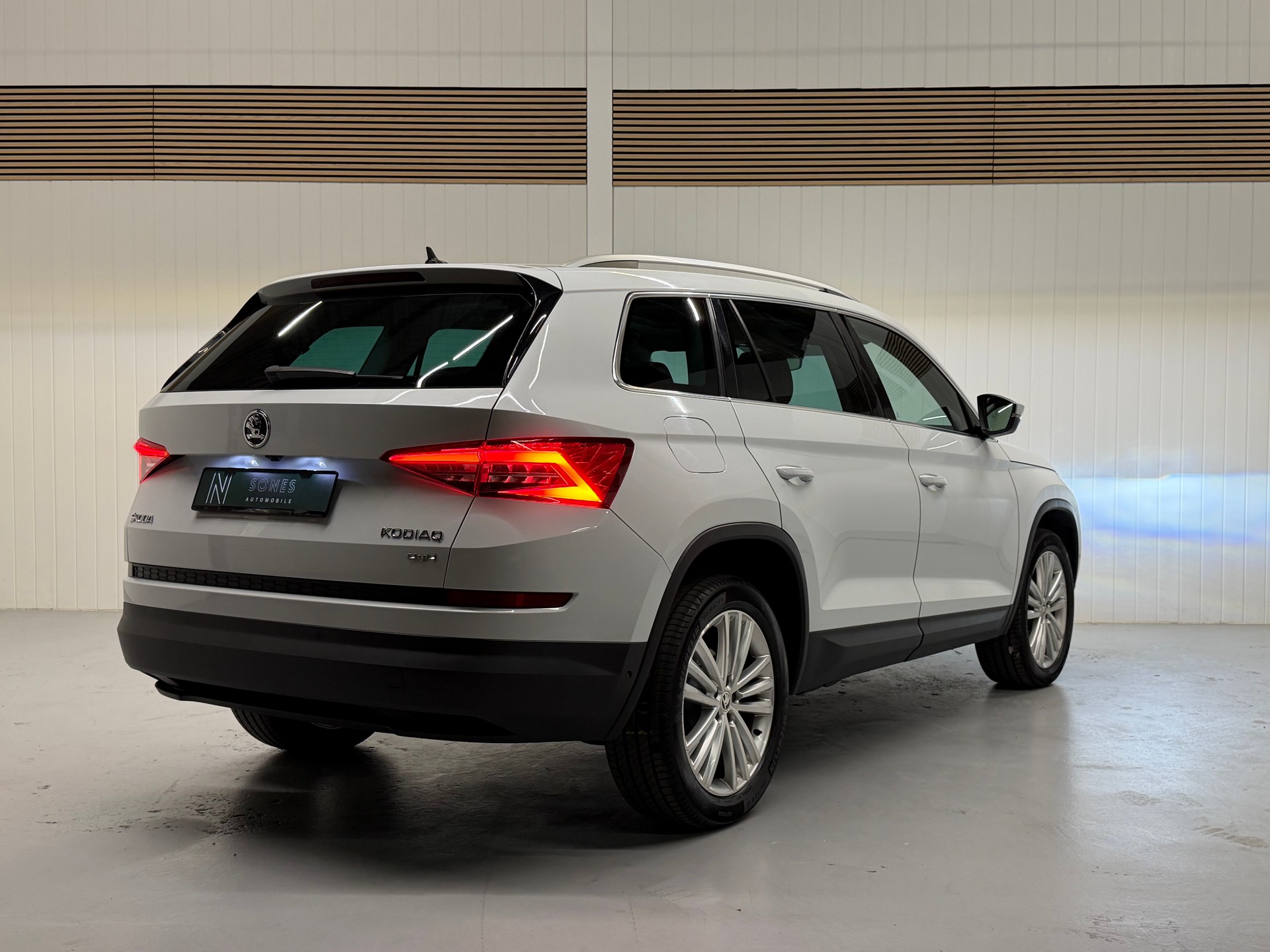 SKODA Kodiaq 2.0 TDI CR Ambition 4x4 DSG 7 Plätzer frisch ab MFK & Service-showroom-element-3
