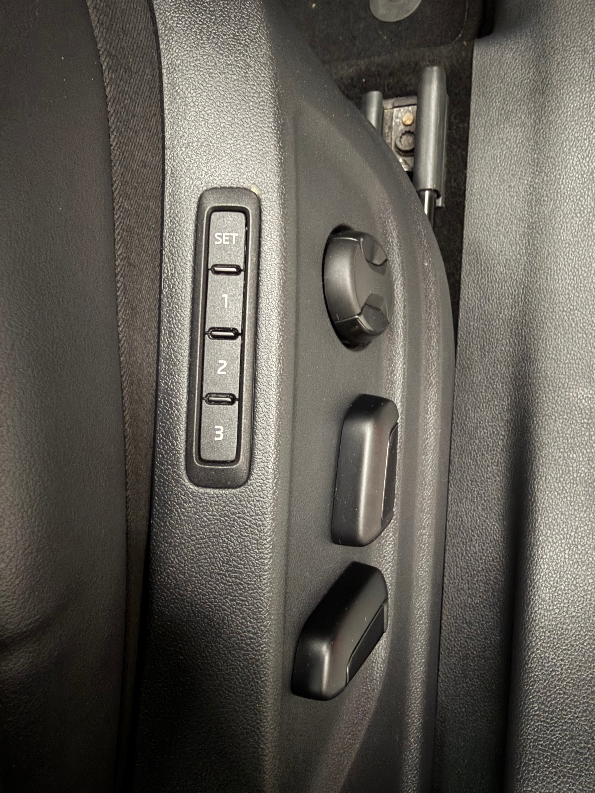 SKODA Kodiaq 2.0 TDI CR Ambition 4x4 DSG 7 Plätzer frisch ab MFK & Service-image-13