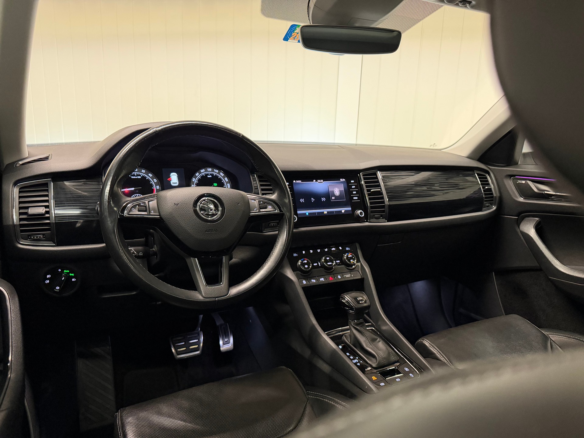 SKODA Kodiaq 2.0 TDI CR Ambition 4x4 DSG 7 Plätzer frisch ab MFK & Service-image-9
