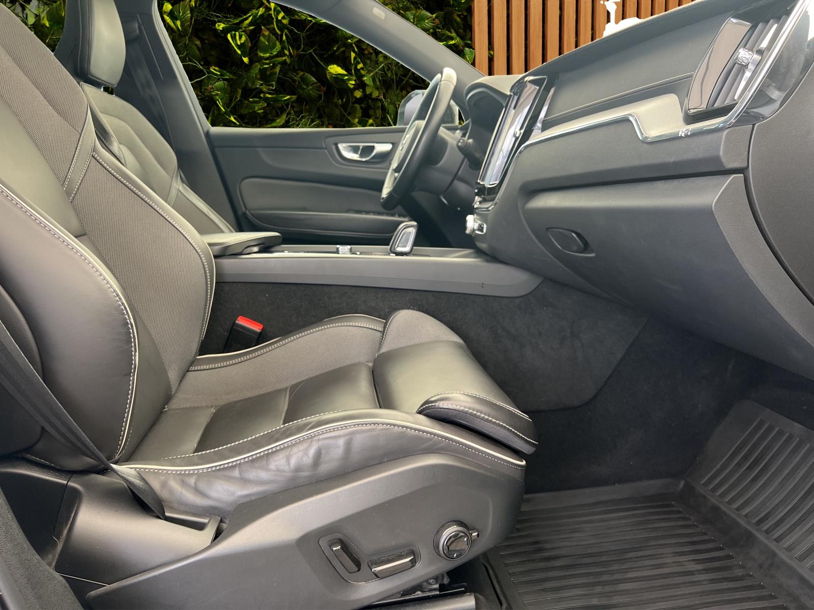 VOLVO XC60 T6 eAWD R-Design Geartronic (CH)-image-10