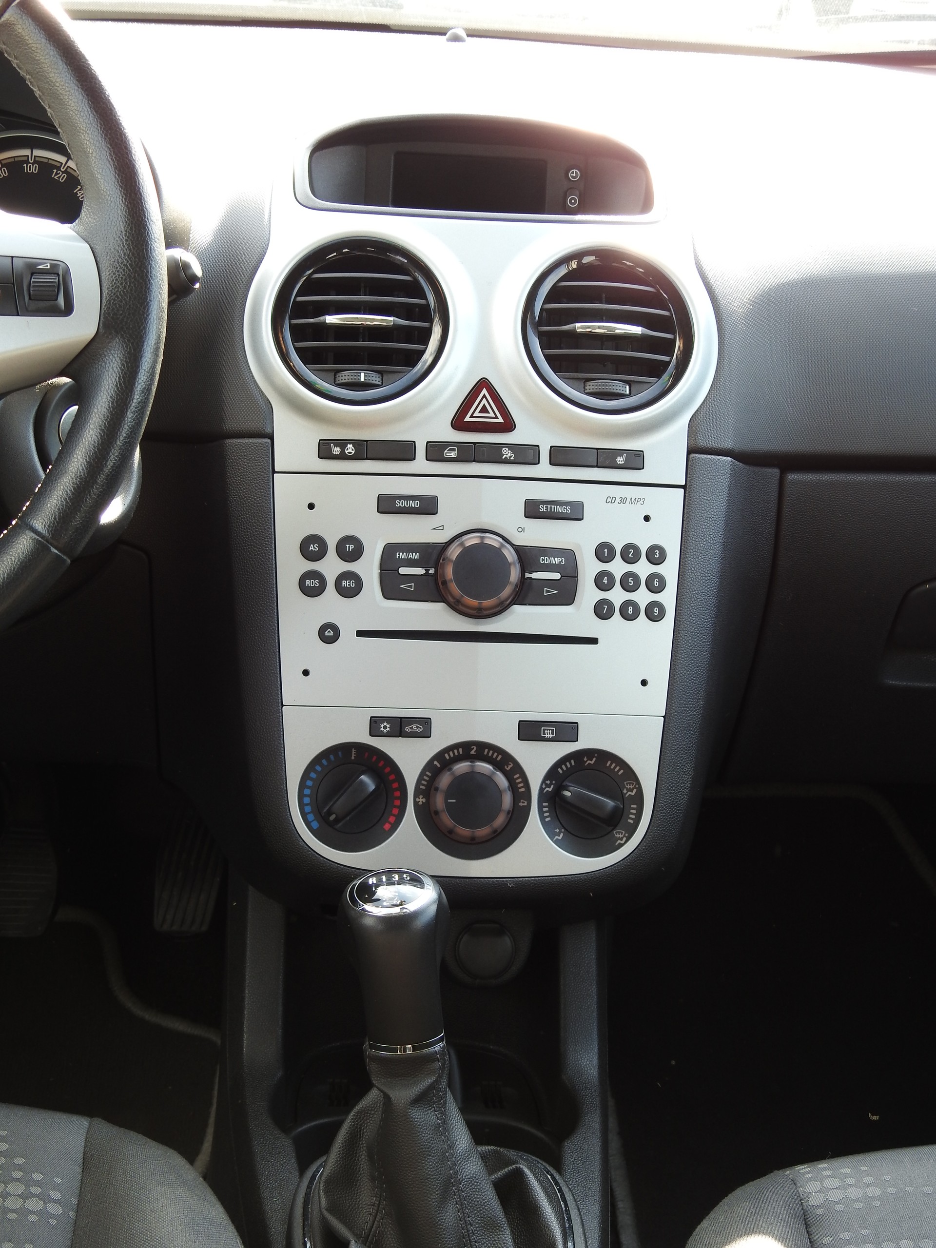 OPEL Corsa 1.2 TP Enjoy-image-16