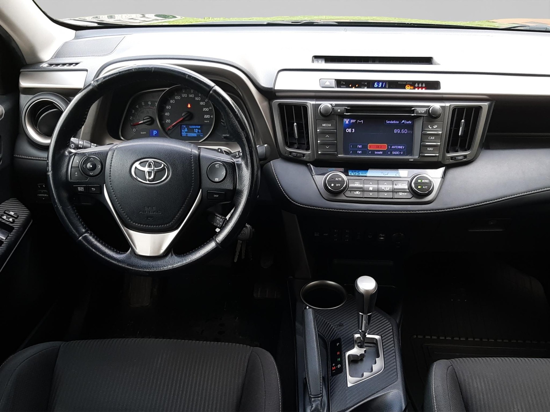 TOYOTA RAV4 2.2 D-CAT 150 Sol-image-11