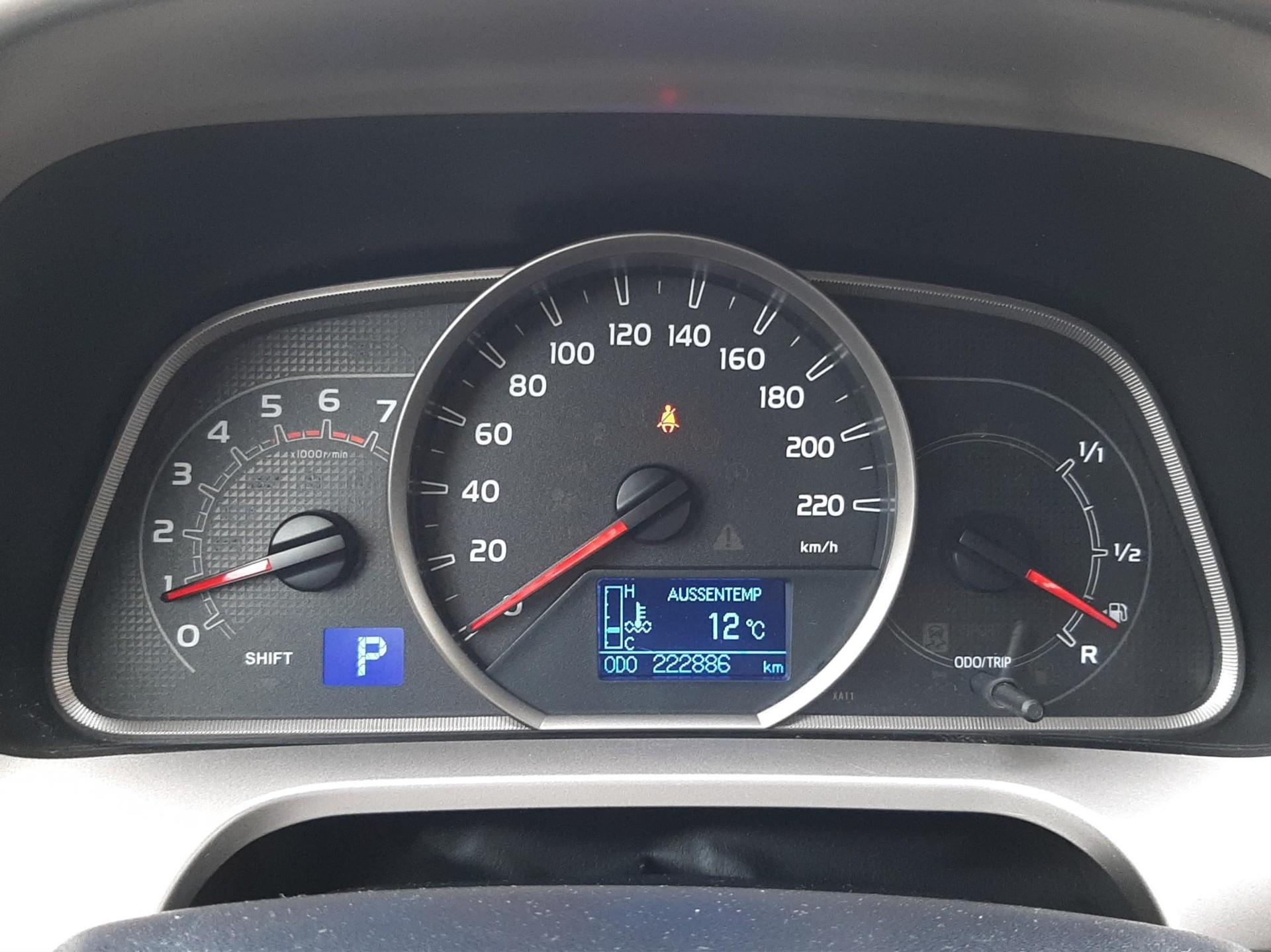 TOYOTA RAV4 2.2 D-CAT 150 Sol-image-9