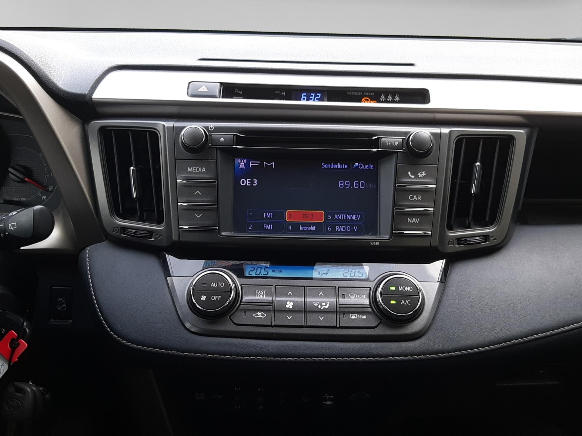 TOYOTA RAV4 2.2 D-CAT 150 Sol-image-13