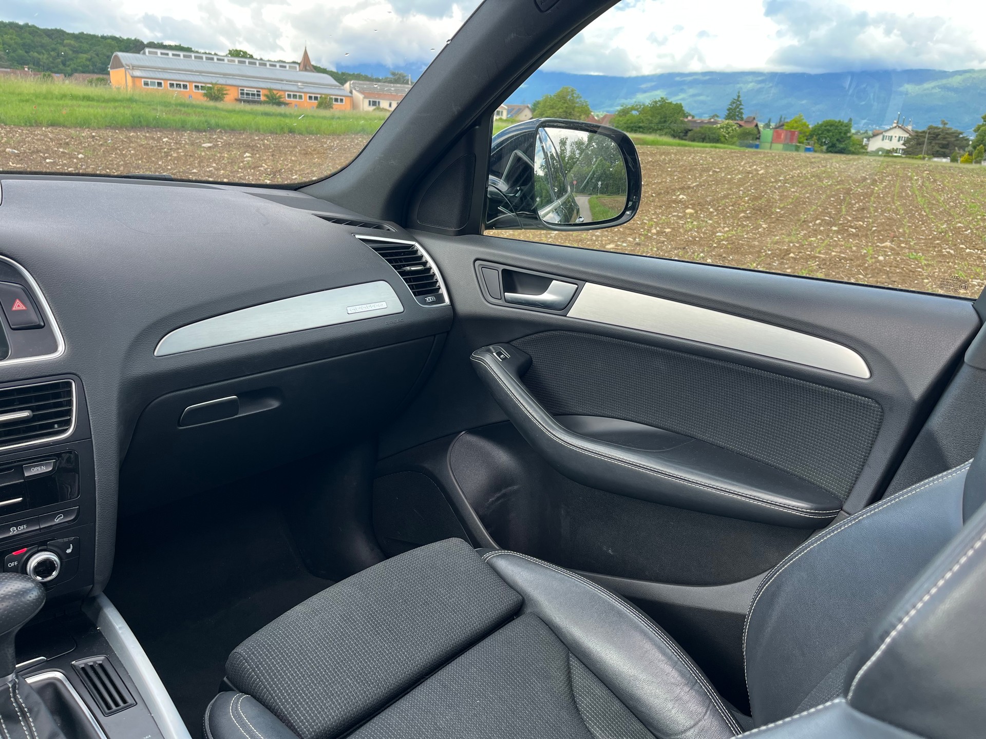 AUDI Q5 2.0 TFSI quattro S-Line-image-21