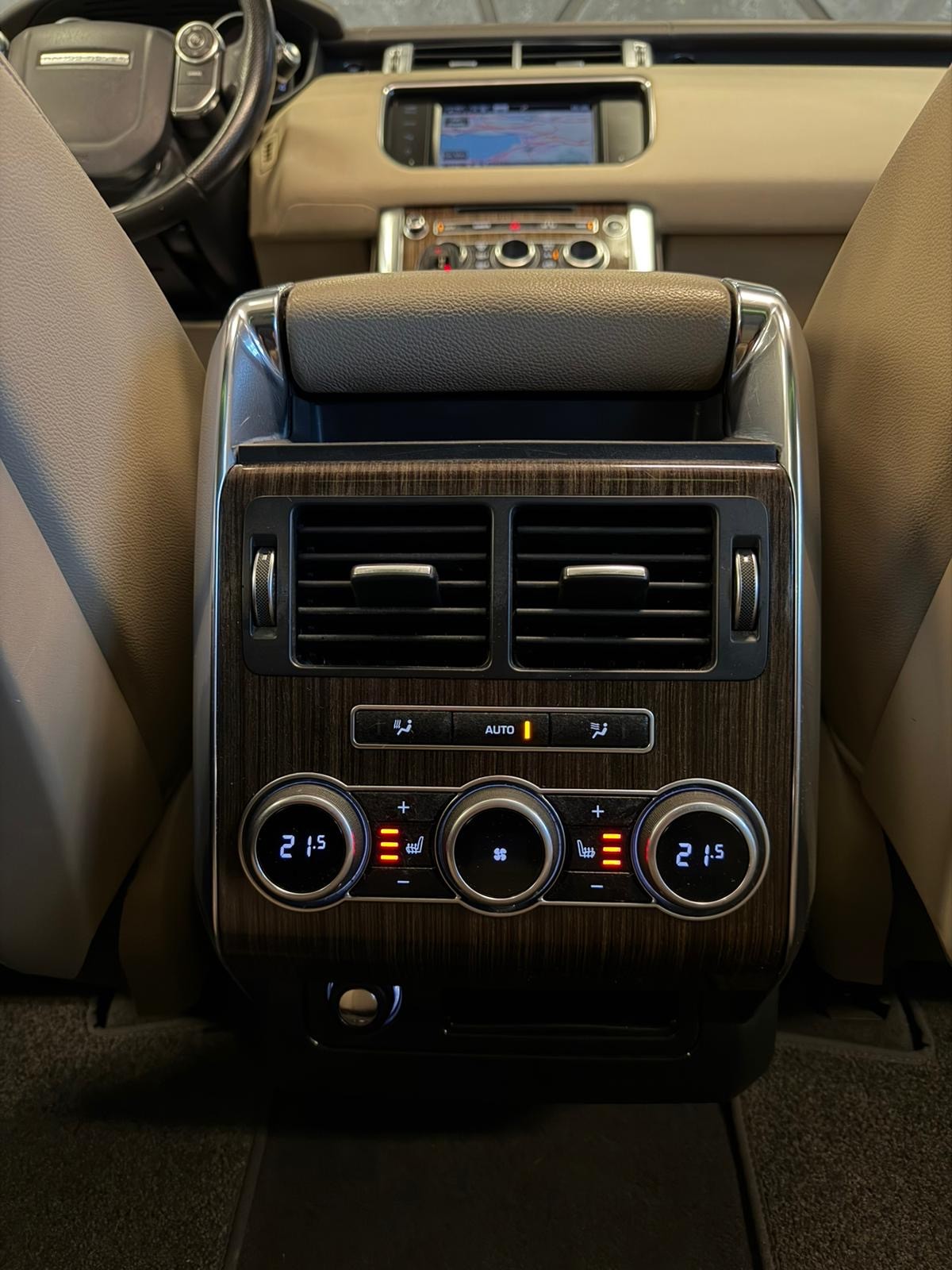 LAND ROVER Range Rover Sport 3.0 TDV6 SE Automatic-image-14