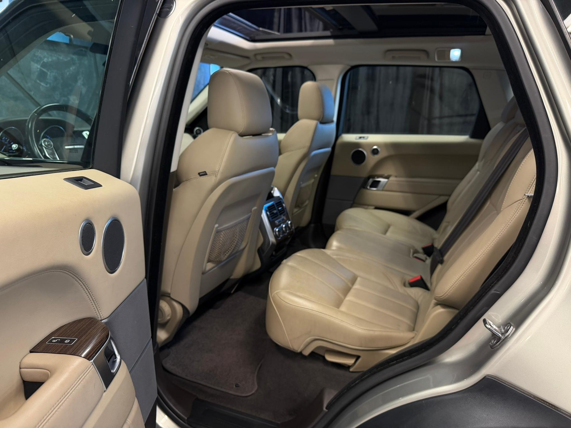 LAND ROVER Range Rover Sport 3.0 TDV6 SE Automatic-image-13