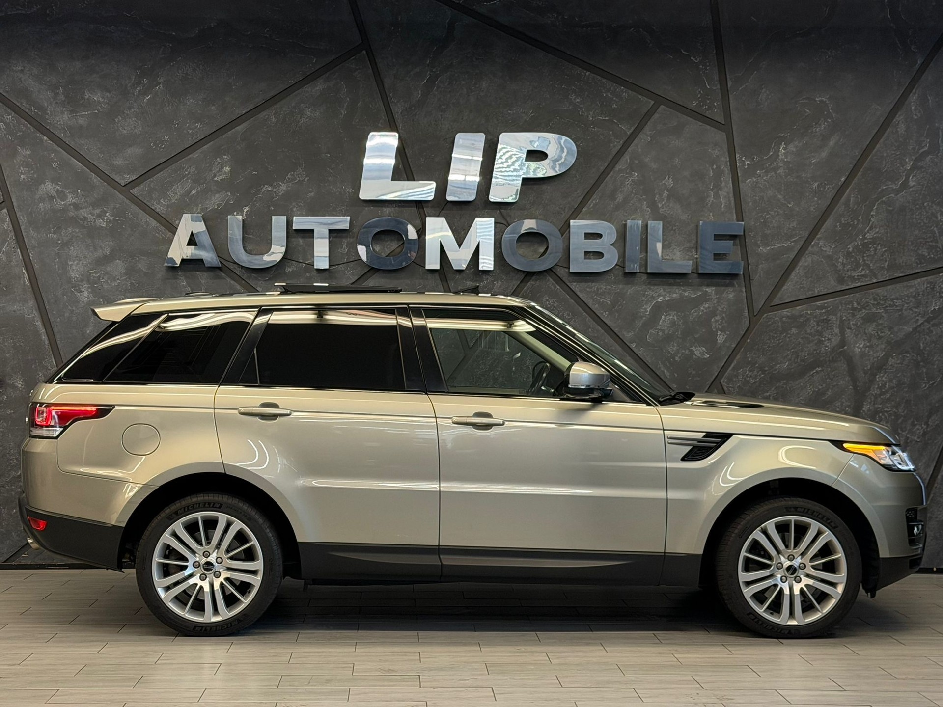 LAND ROVER Range Rover Sport 3.0 TDV6 SE Automatic-image-3