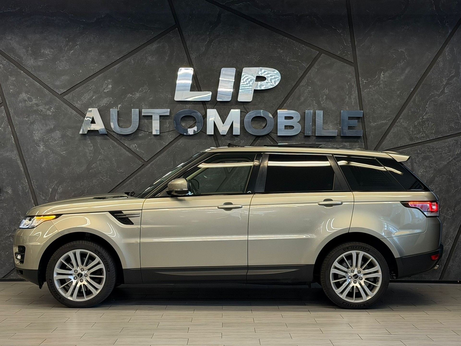 LAND ROVER Range Rover Sport 3.0 TDV6 SE Automatic-image-4