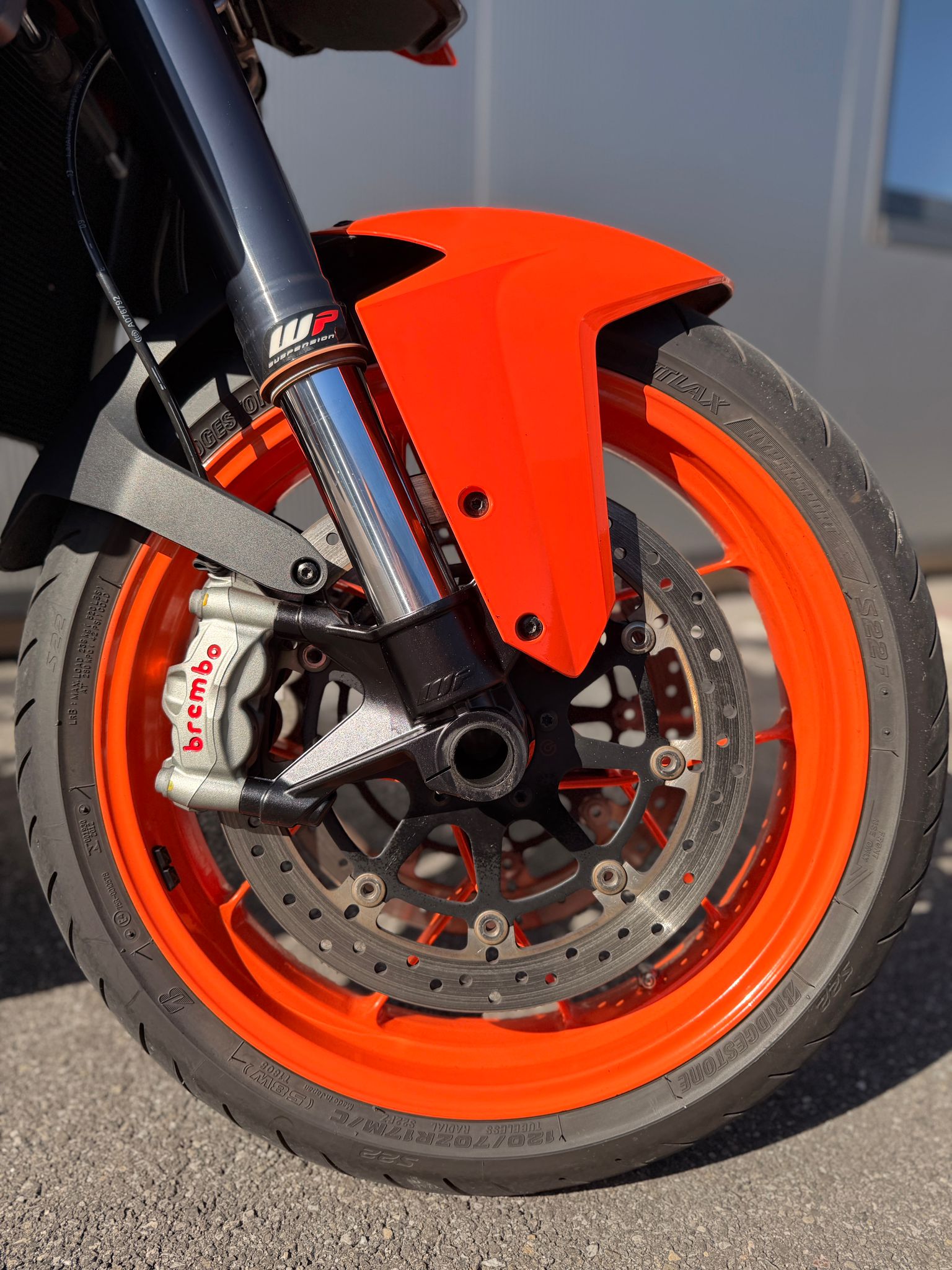KTM 1290 Super Duke R-showroom-element-2