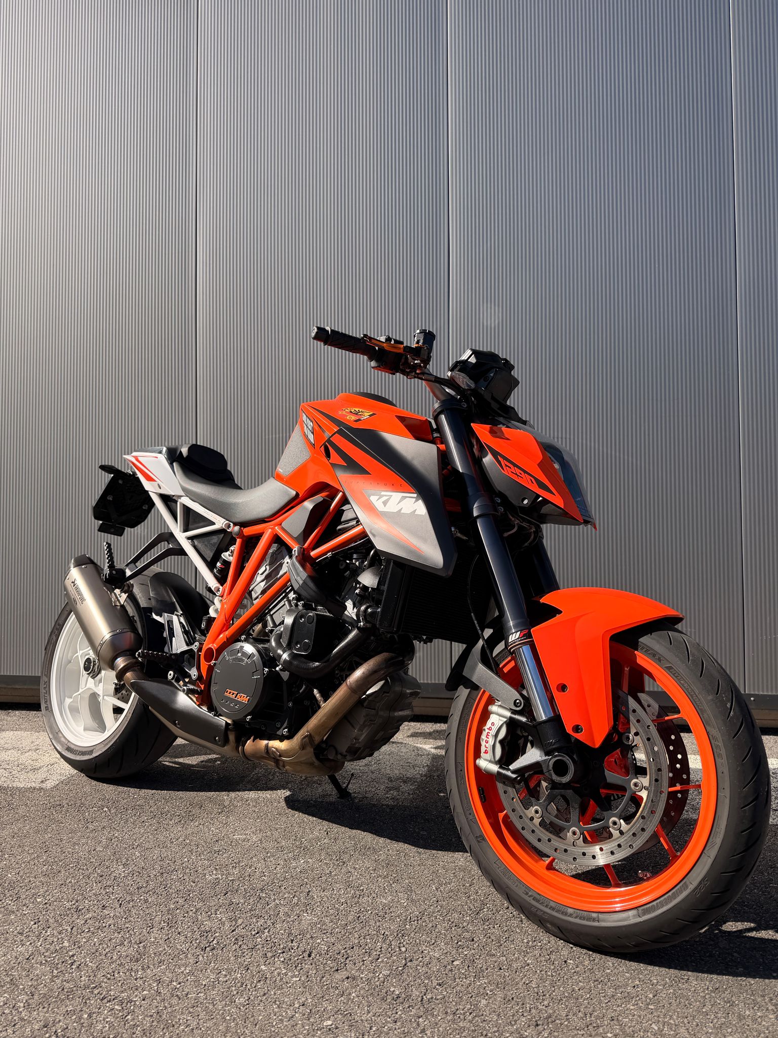 KTM 1290 Super Duke R-showroom-element-3