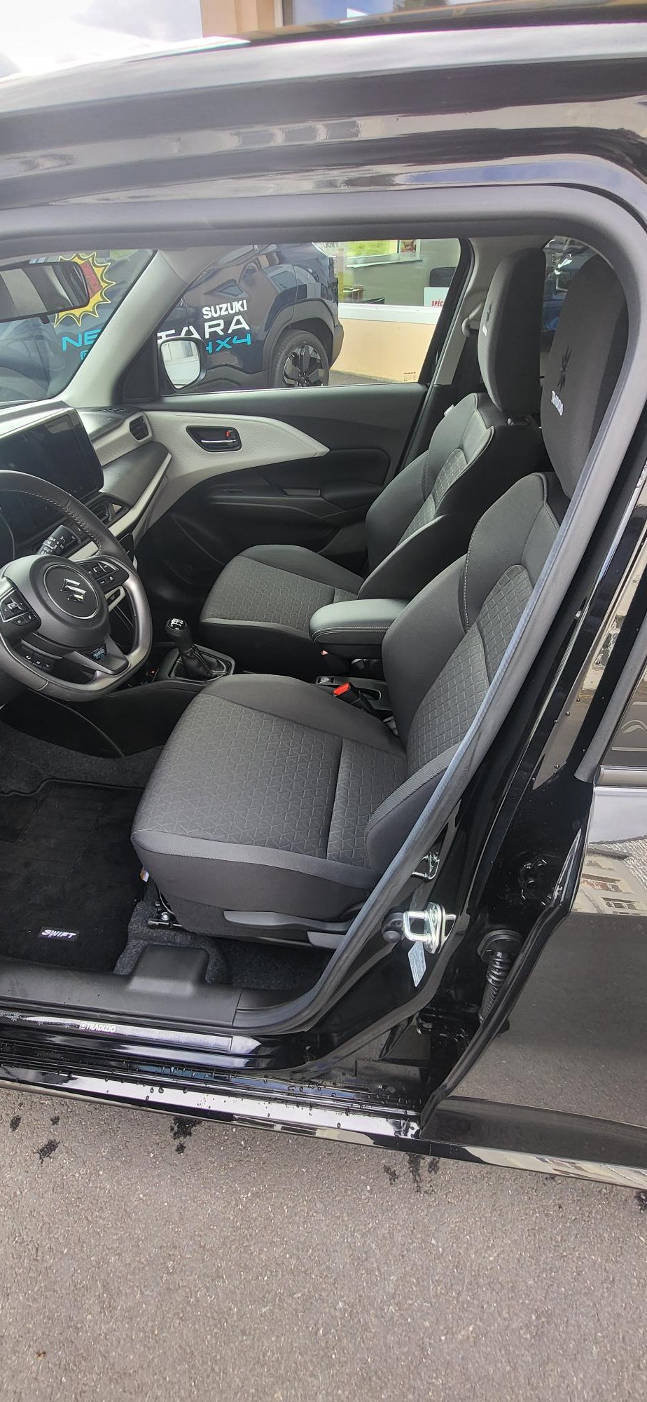 SUZUKI Swift 1.2 Tradizio Hybrid 4x4-image-5