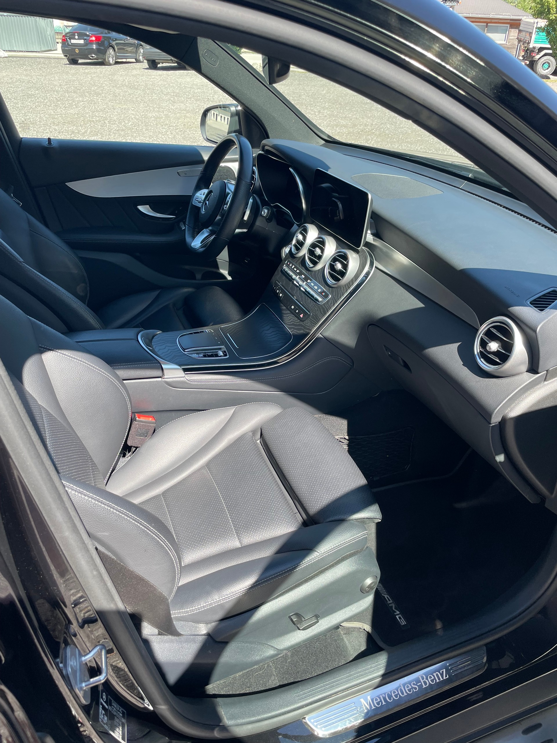 MERCEDES-BENZ GLC 220 d AMG Line 4m-image-3