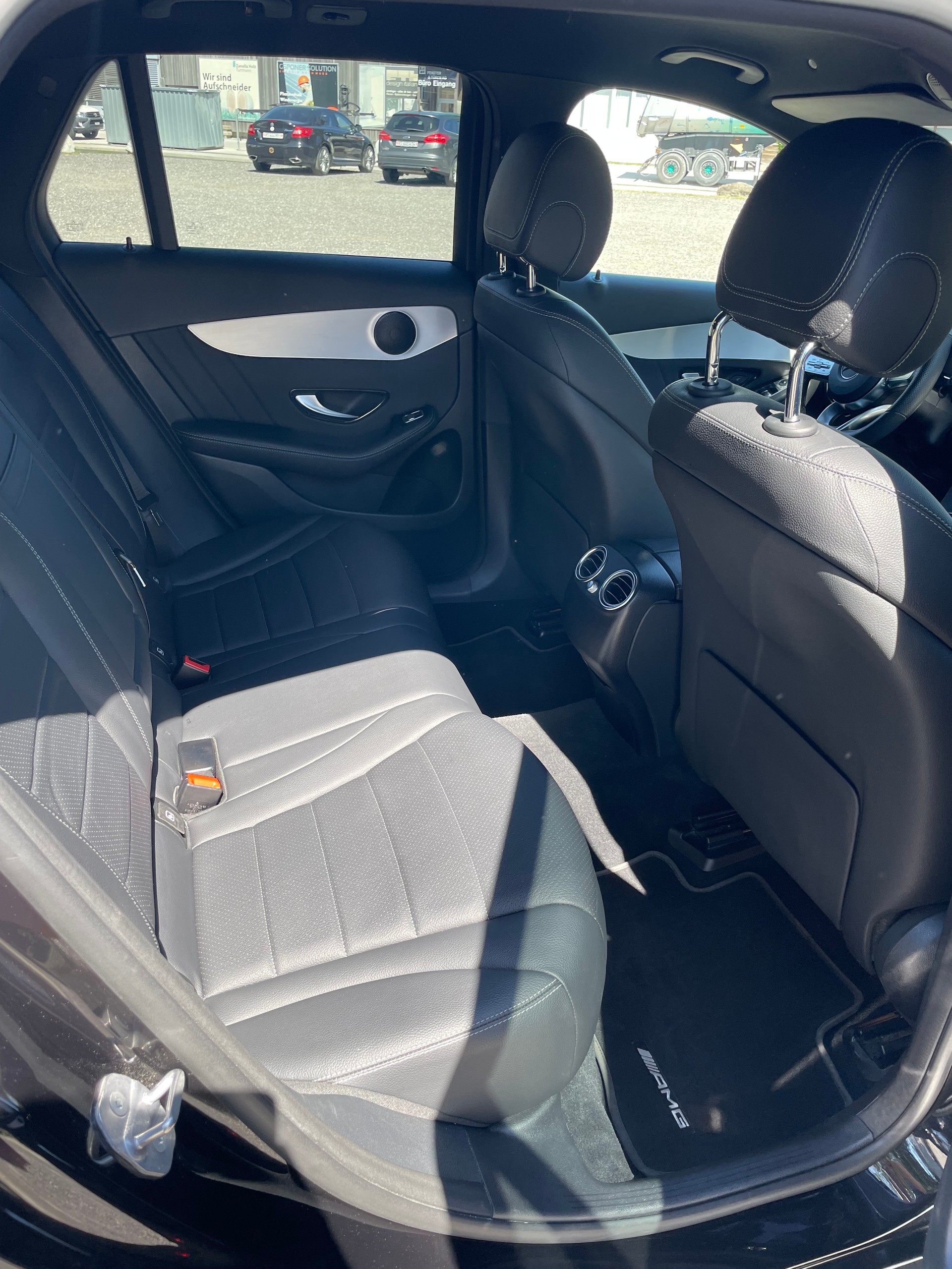 MERCEDES-BENZ GLC 220 d AMG Line 4m-image-4