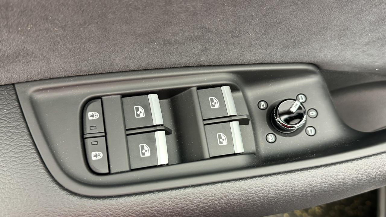 AUDI Q8 SUV TDI quattro 210 kW S line-image-8