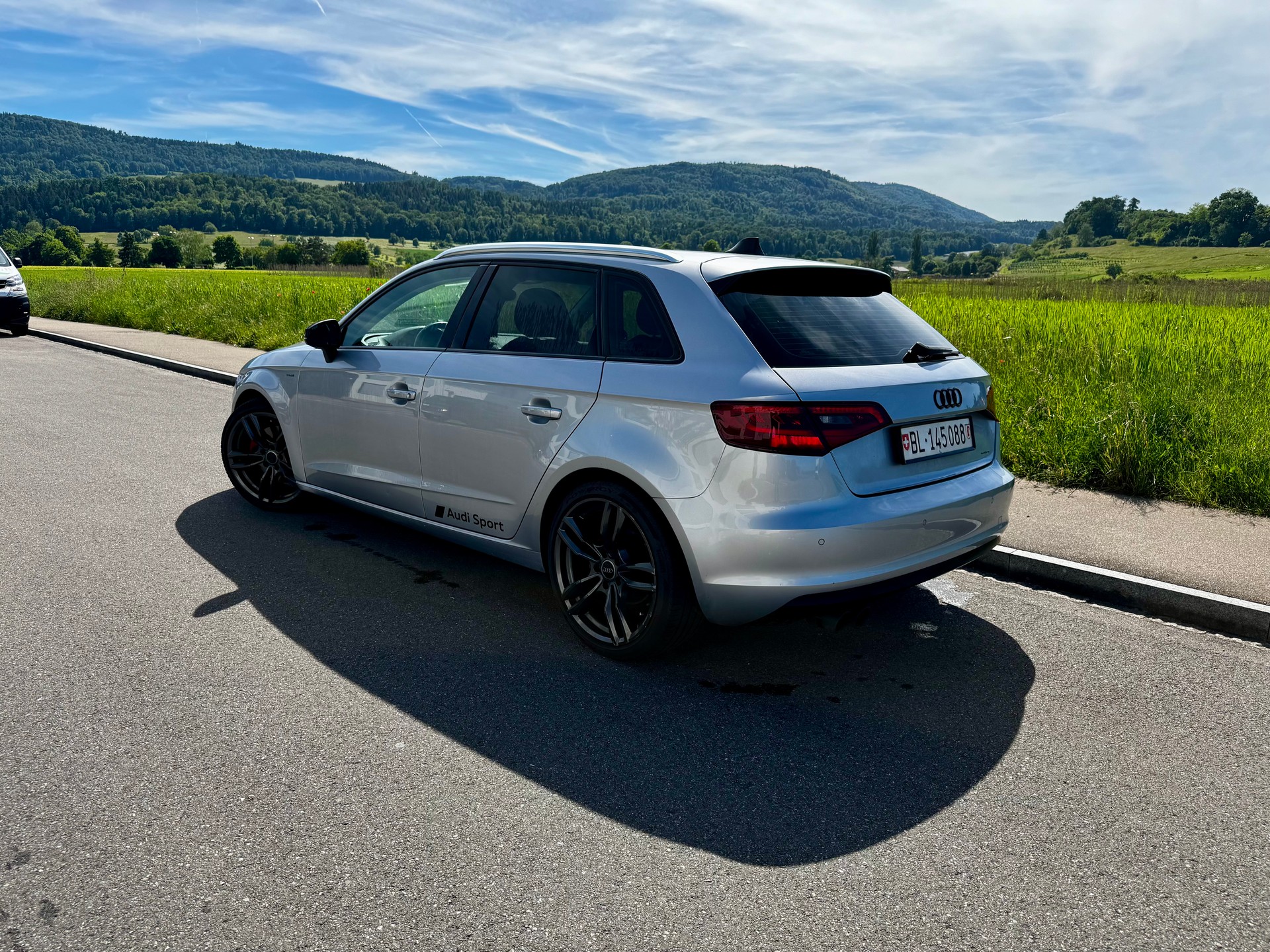 AUDI A3 Sportback 1.8 TFSI Quattro S-Line-image-4
