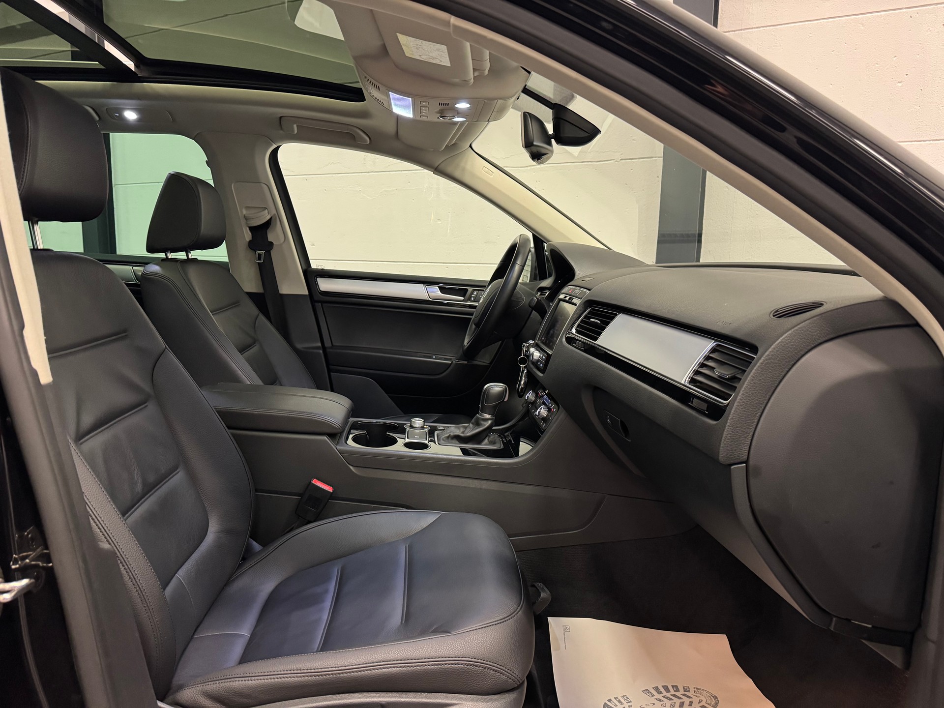 VW Touareg 3.0 TDI BlueMotion Technology Tiptronic-image-16