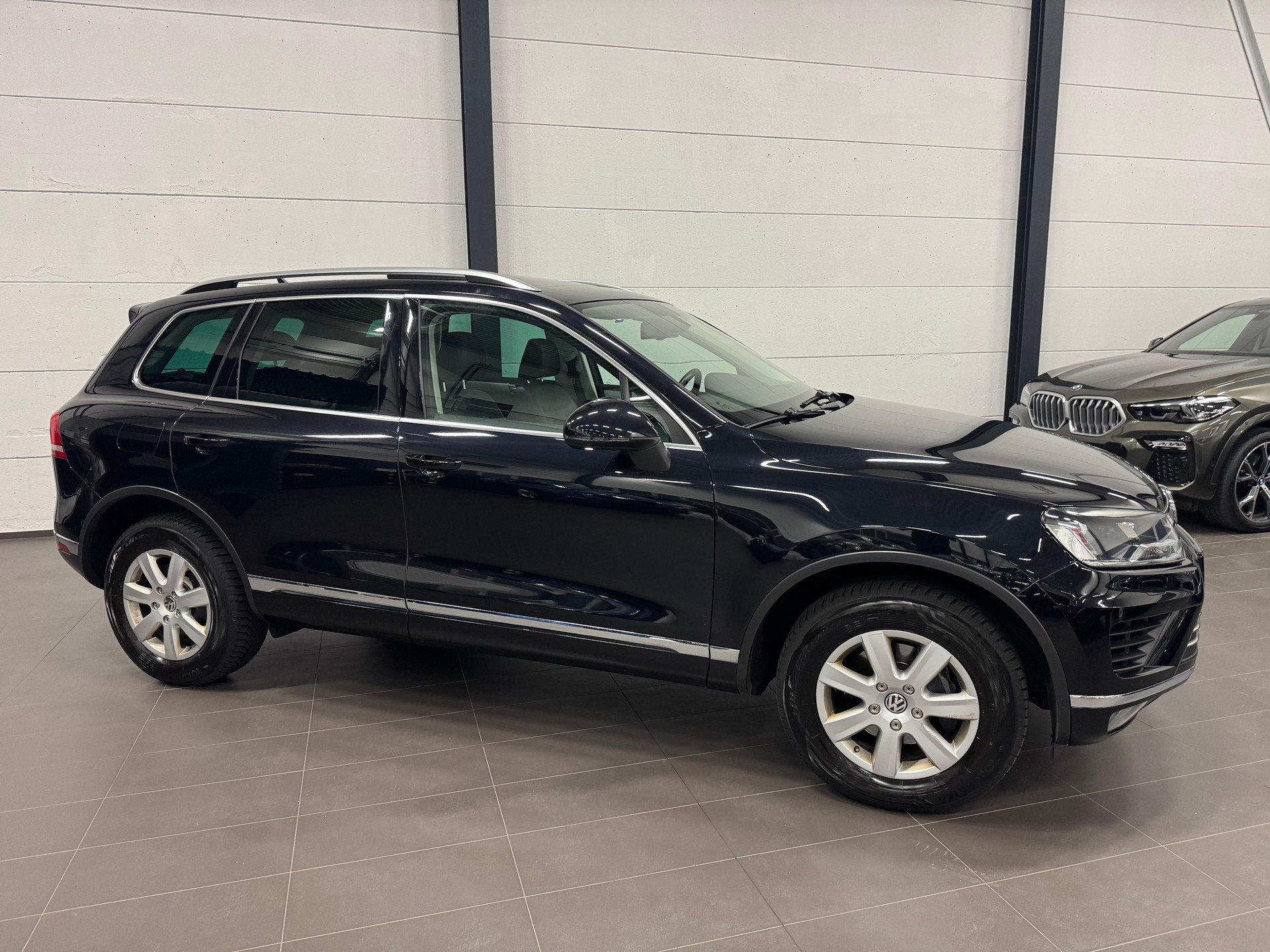 VW Touareg 3.0 TDI BlueMotion Technology Tiptronic-image-5