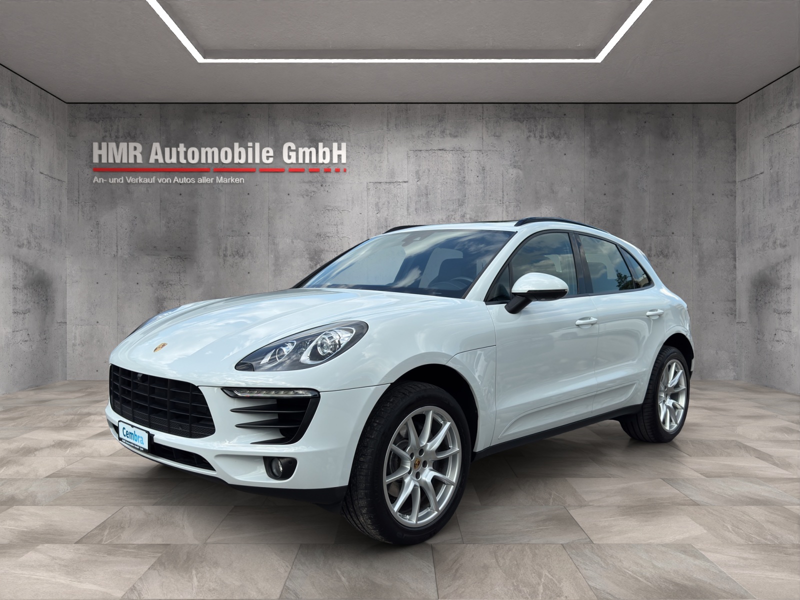 PORSCHE Macan PDK-showroom-element-2