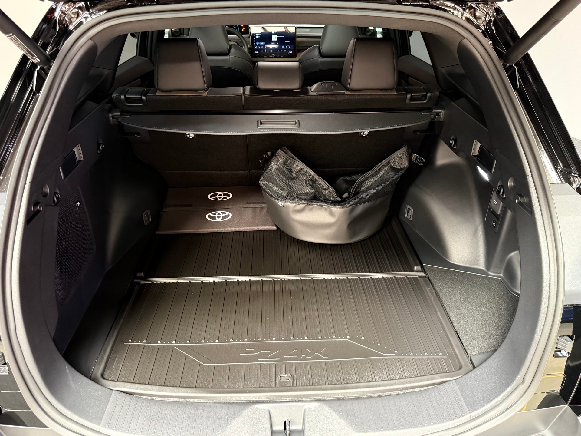 TOYOTA bZ4X Touring Premium 74.7 kWh AWD 22kw-image-11